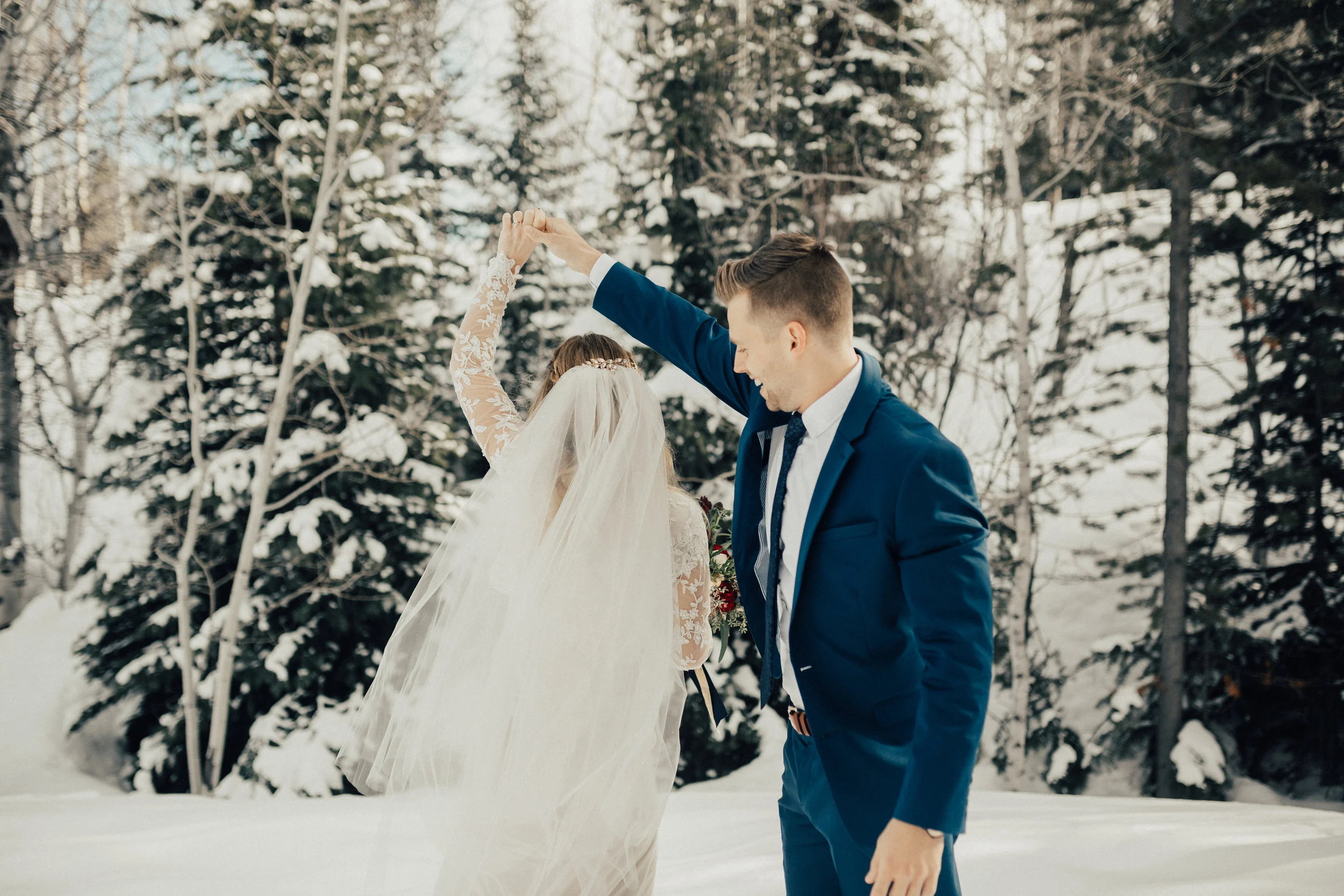 winter bridal first look session