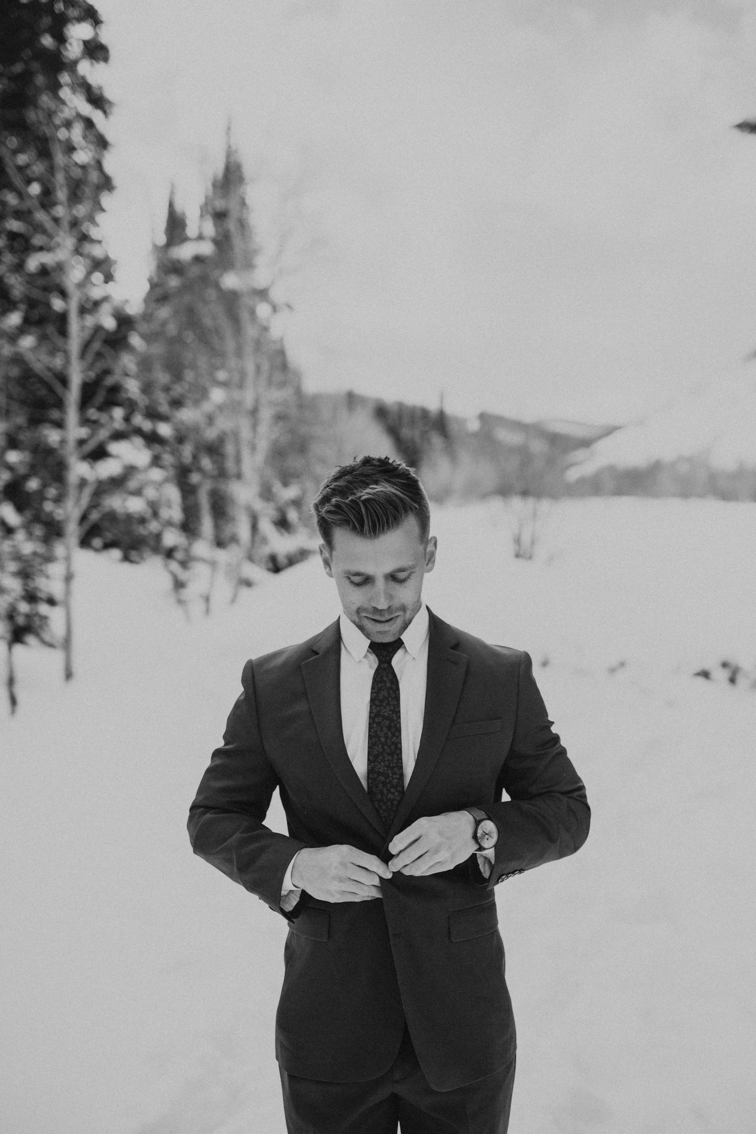 winter bridal first look session