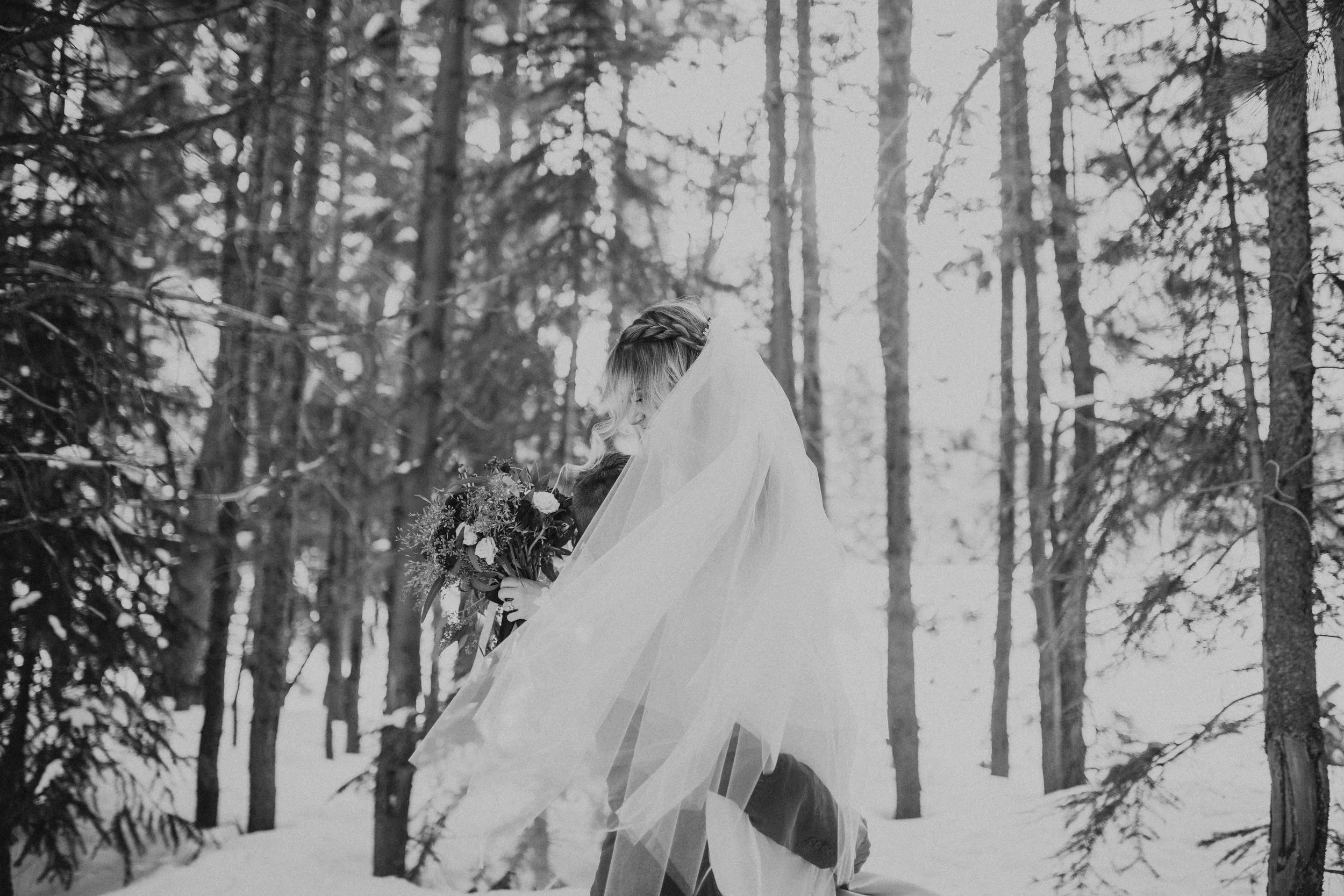 winter bridal first look session
