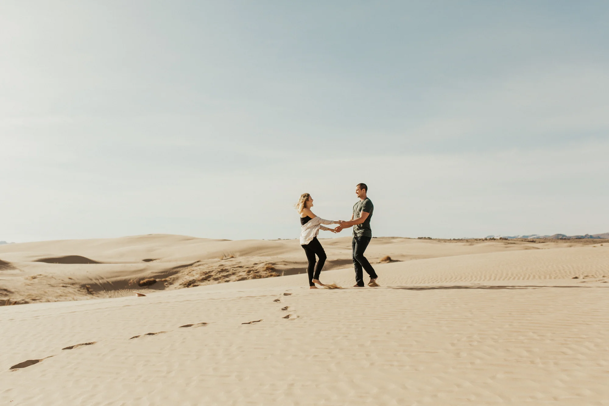 sand dune engagement photoshoot