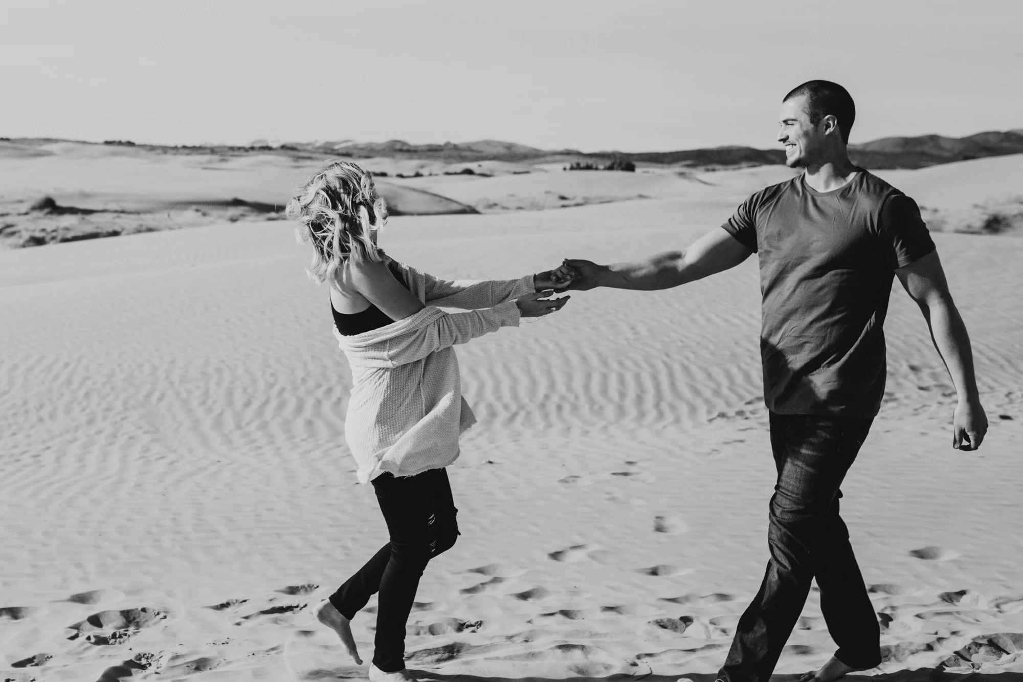 sand dune engagement photoshoot