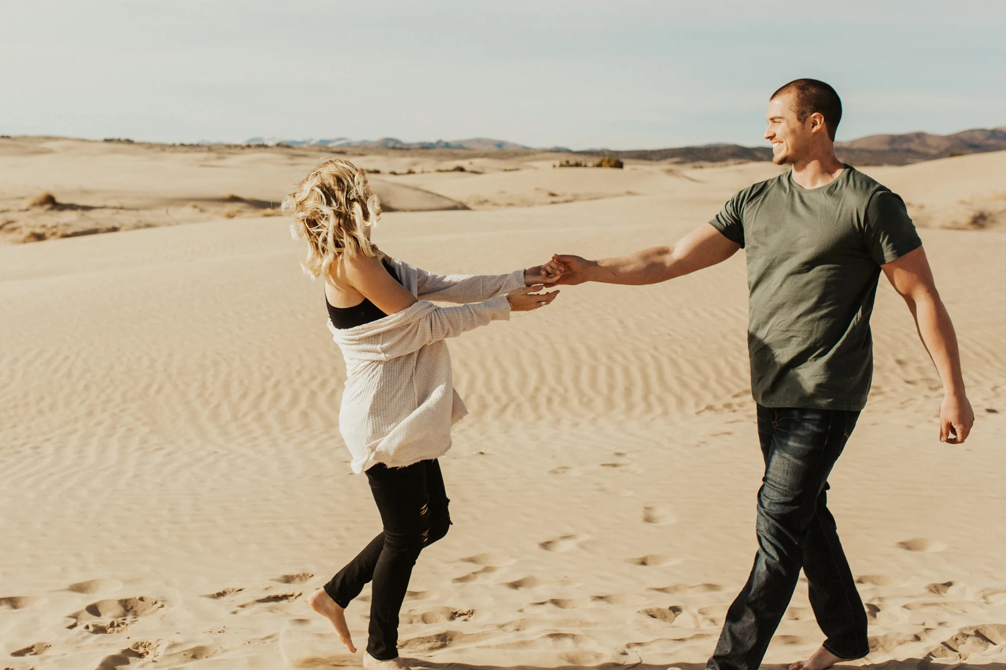 sand dune engagement photoshoot