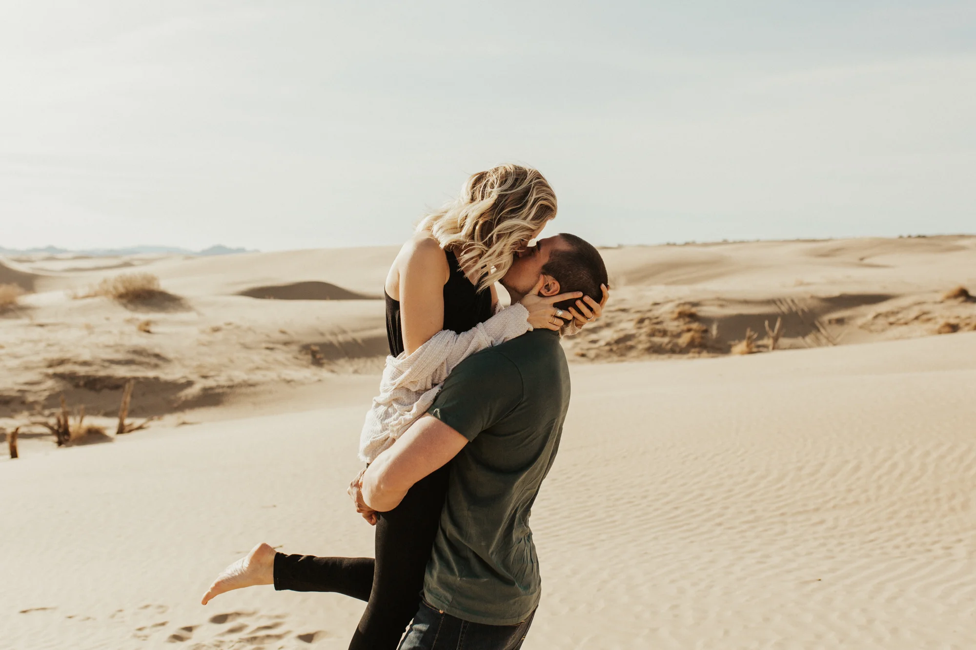 sand dune engagement photoshoot