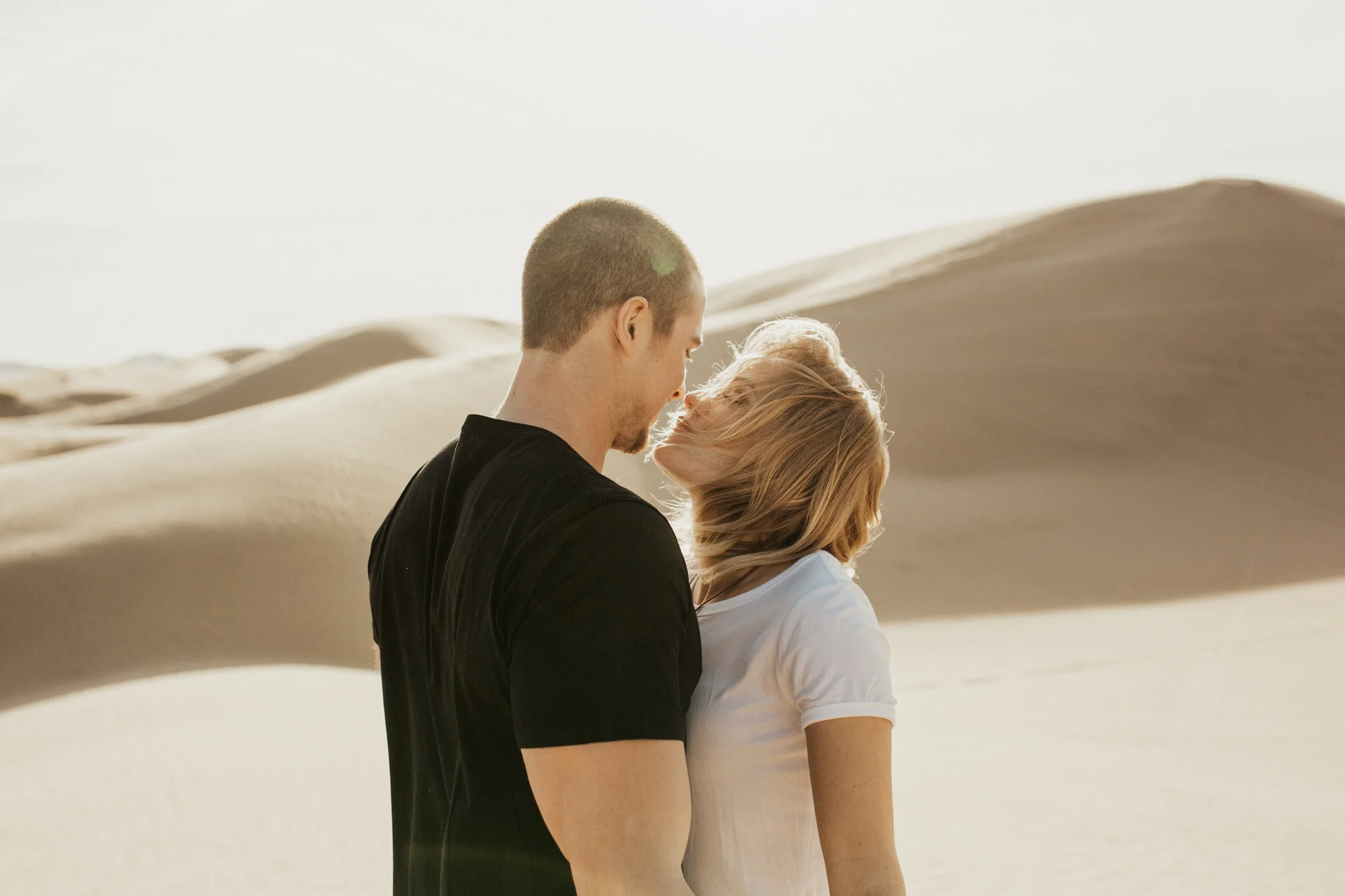 sand dune engagement photoshoot