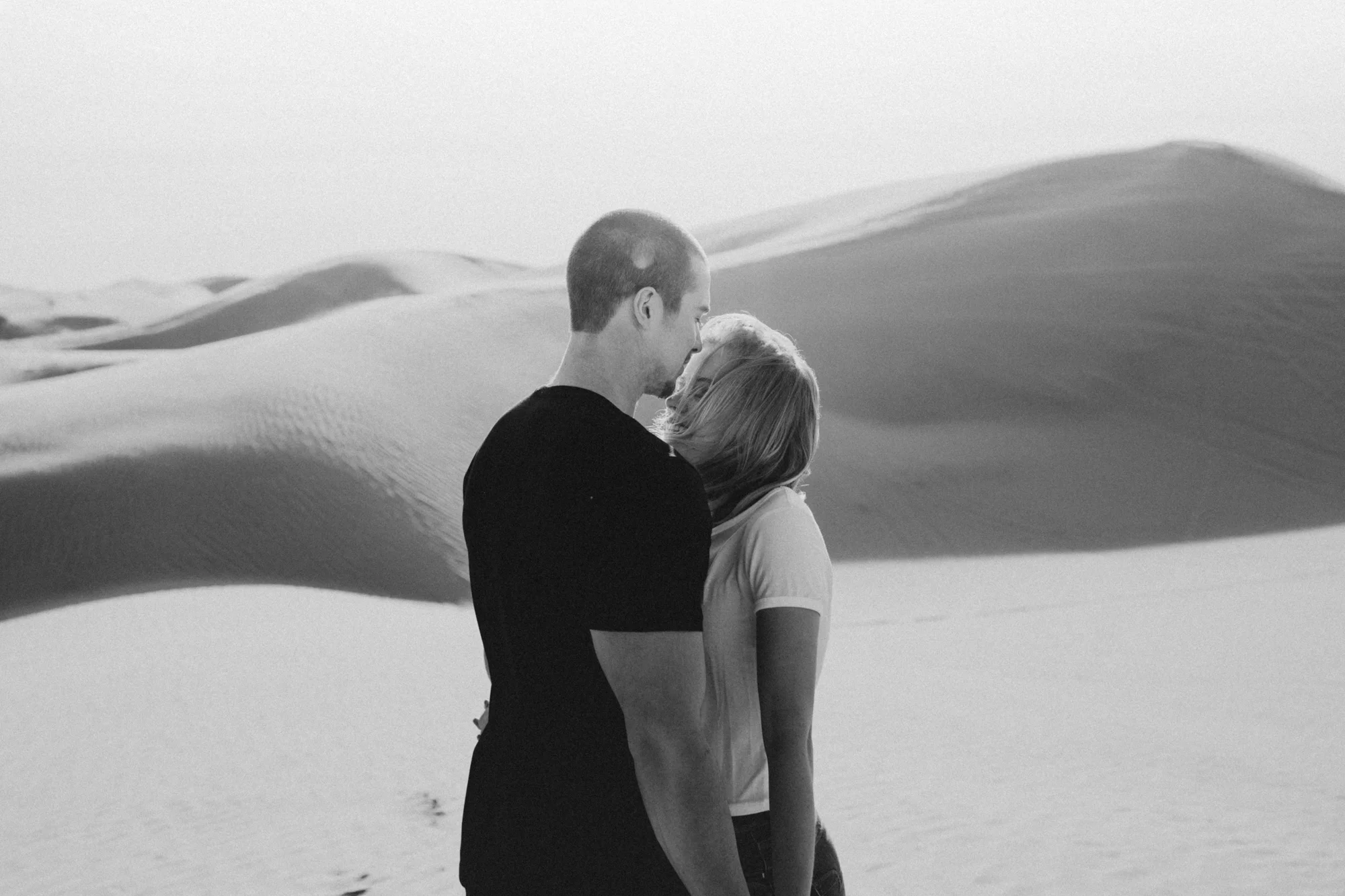 sand dune engagement photoshoot