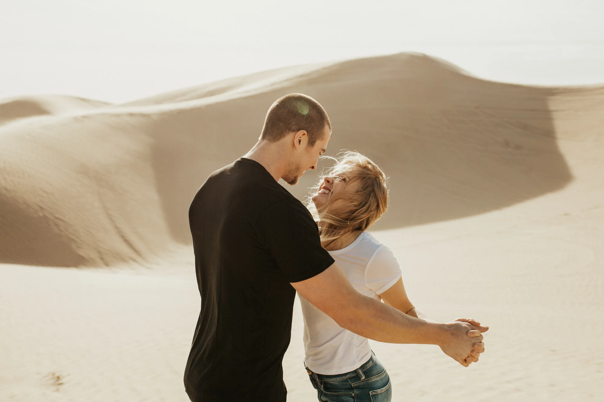sand dune engagement photoshoot