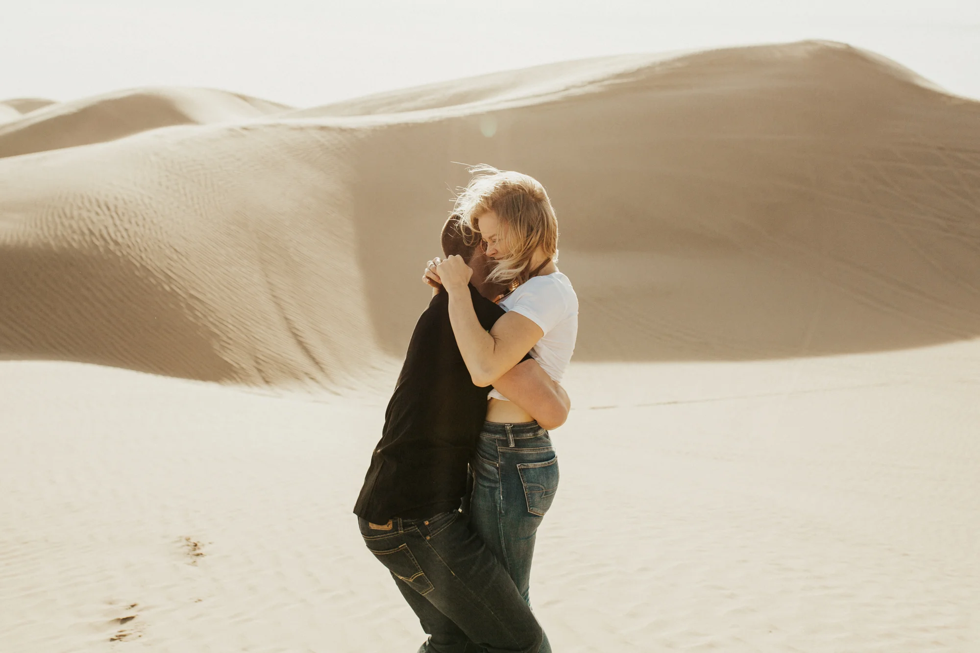 sand dune engagement photoshoot