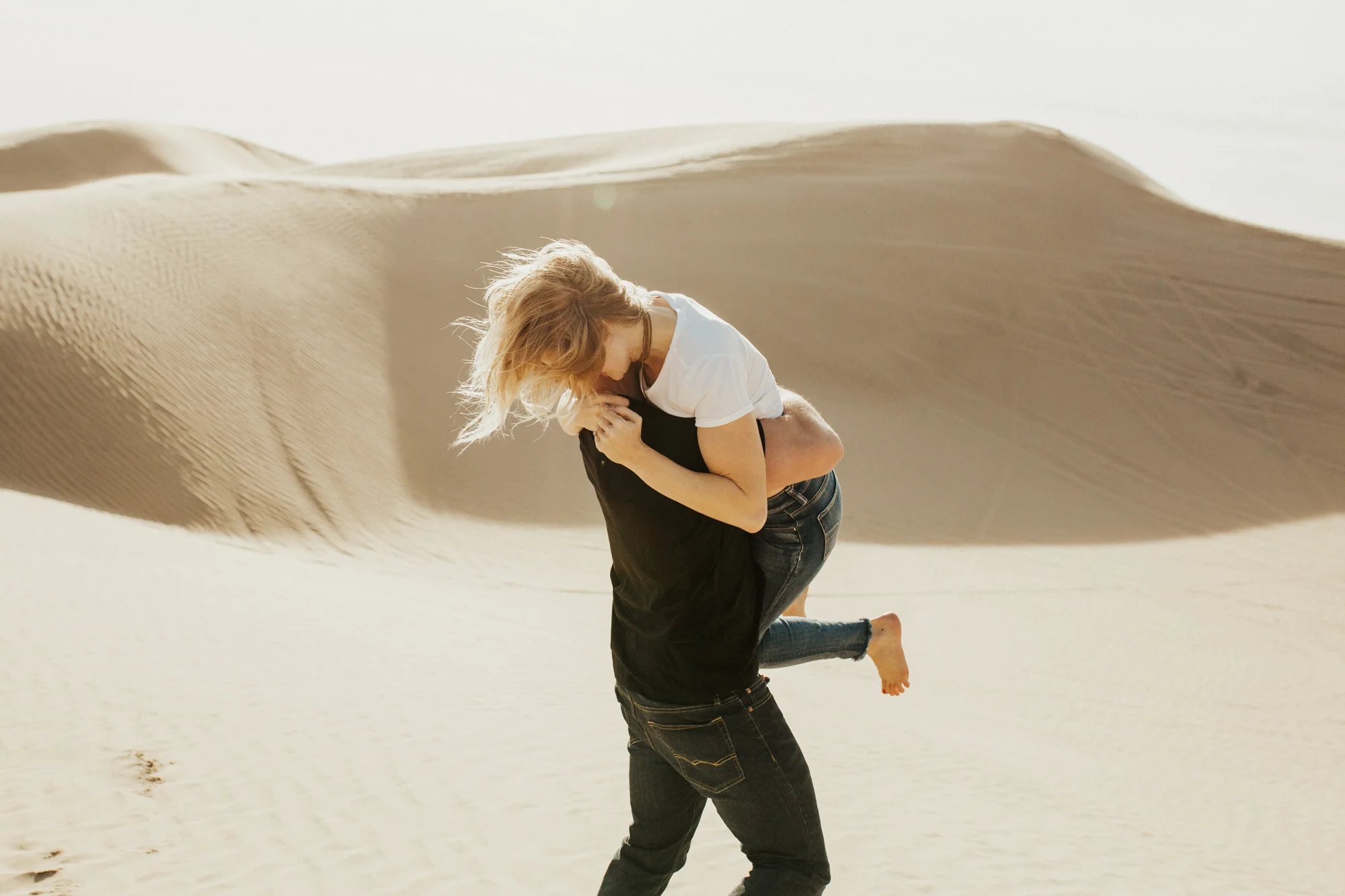 sand dune engagement photoshoot