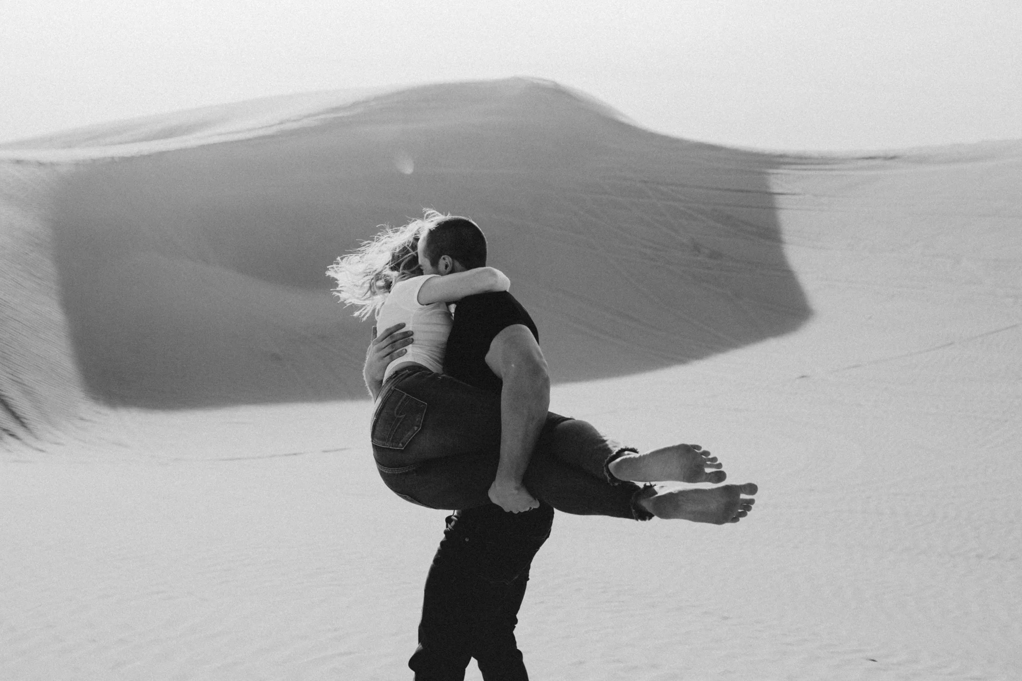 sand dune engagement photoshoot