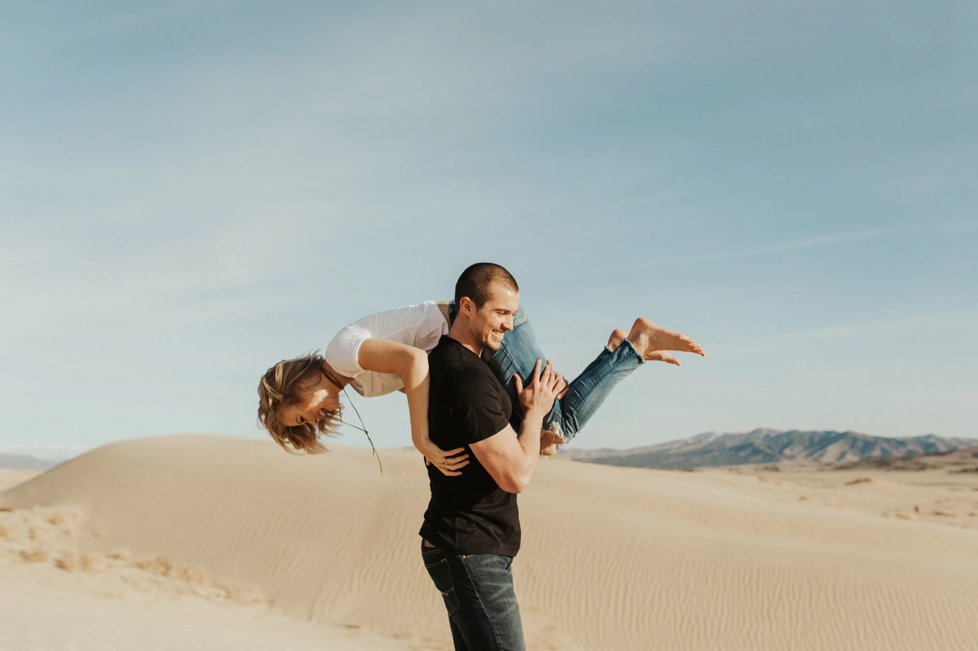 sand dune engagement photoshoot