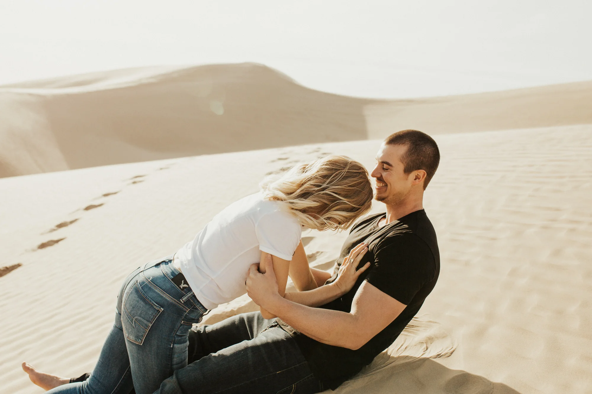 sand dune engagement photoshoot