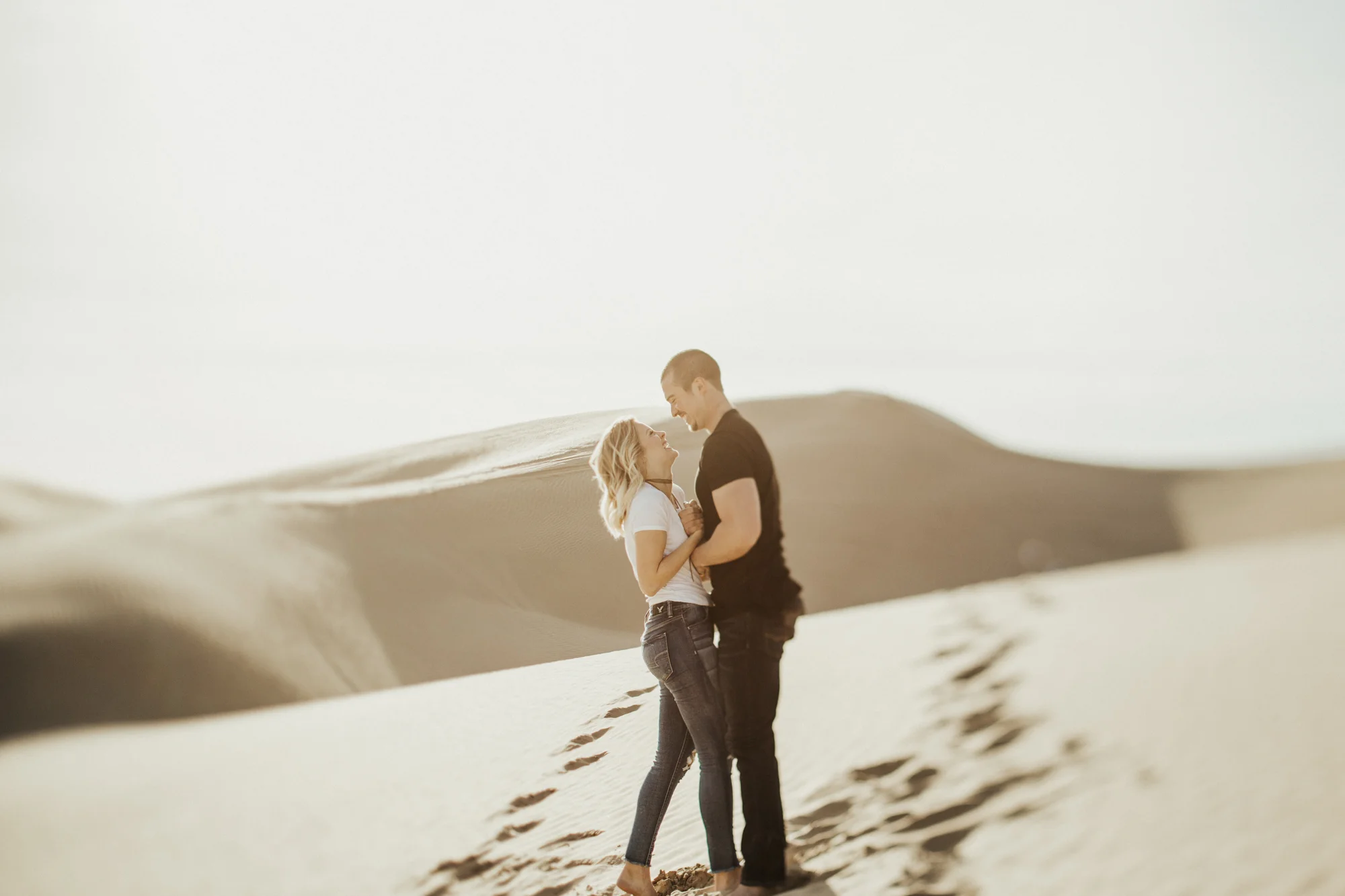 sand dune engagement photoshoot