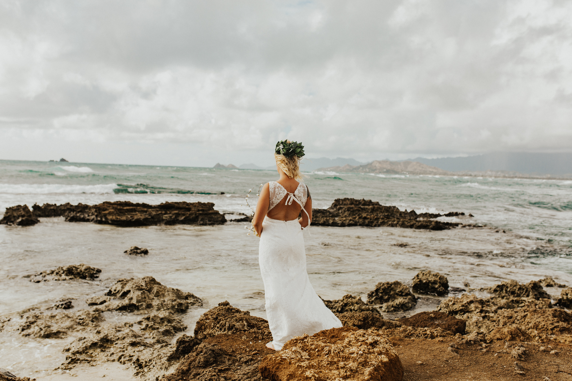 Oahu hawaii elopement wedding