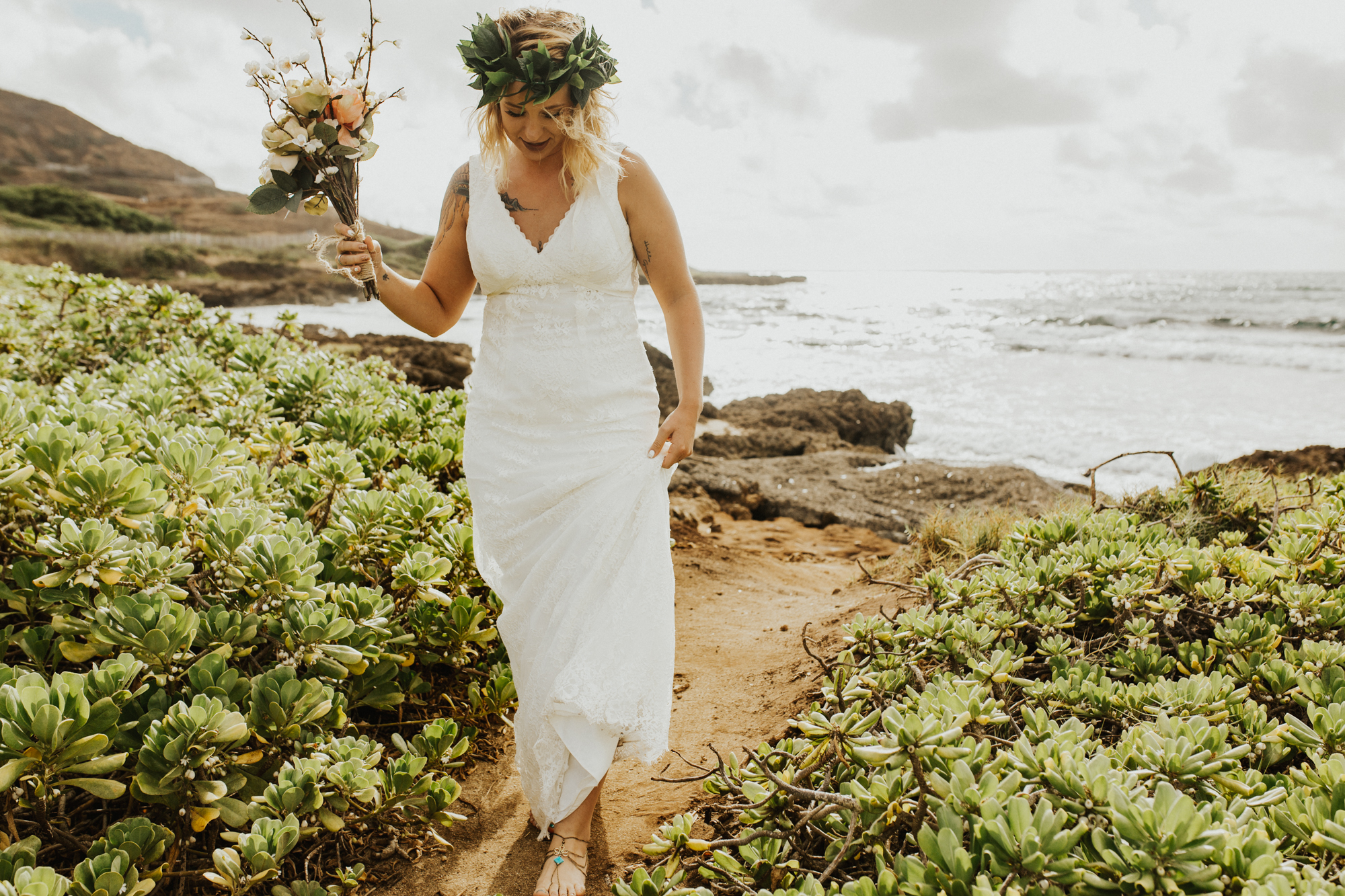 Oahu hawaii elopement wedding