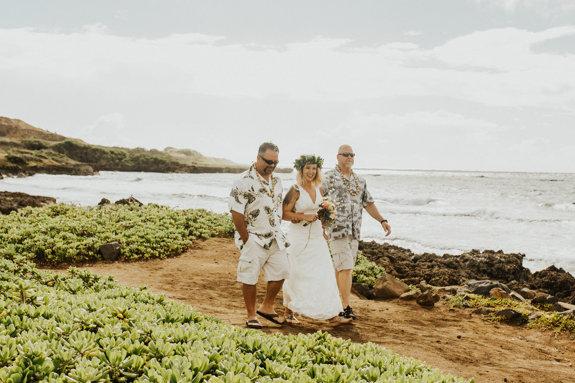 Oahu hawaii elopement wedding