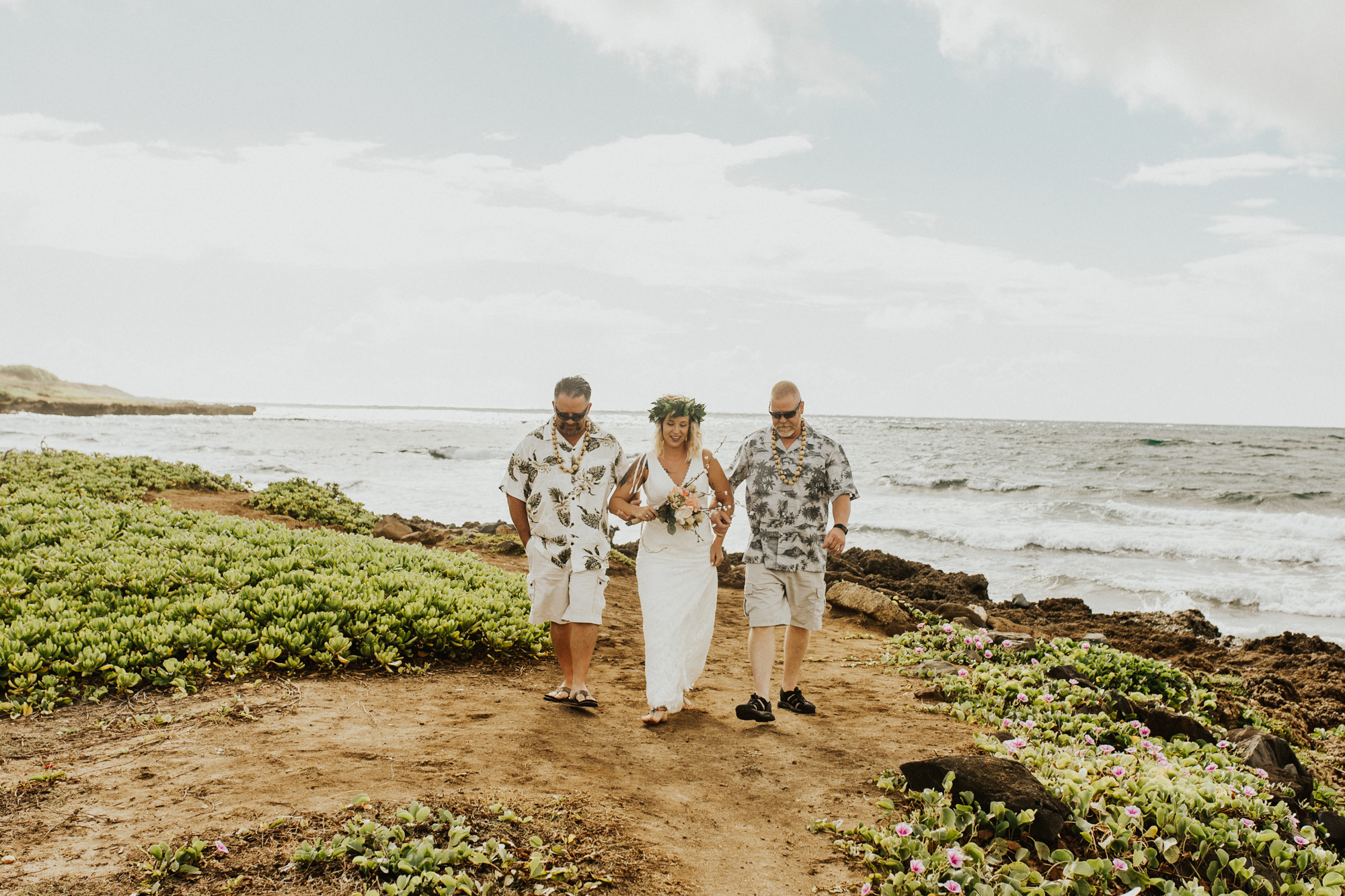 Oahu hawaii elopement wedding