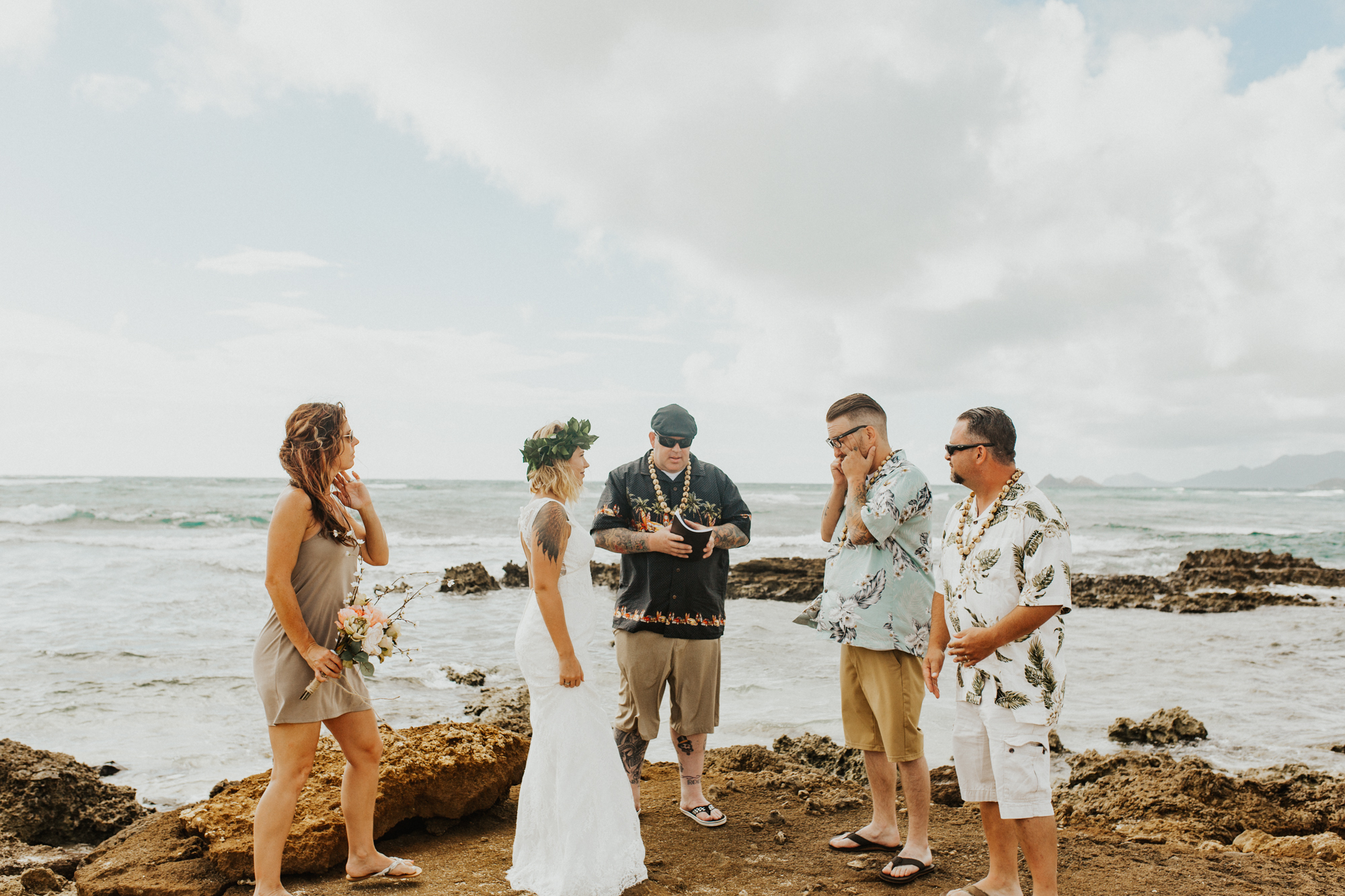 Oahu hawaii elopement wedding