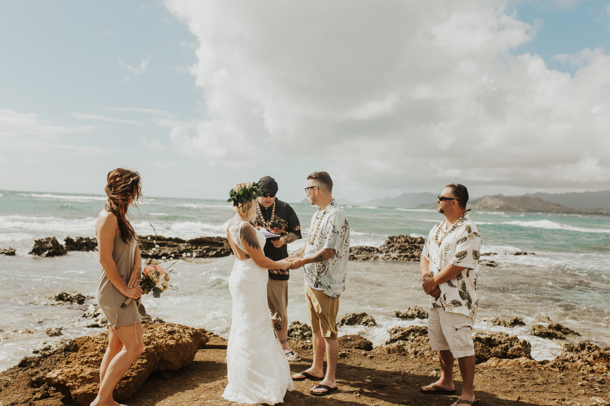 Oahu hawaii elopement wedding