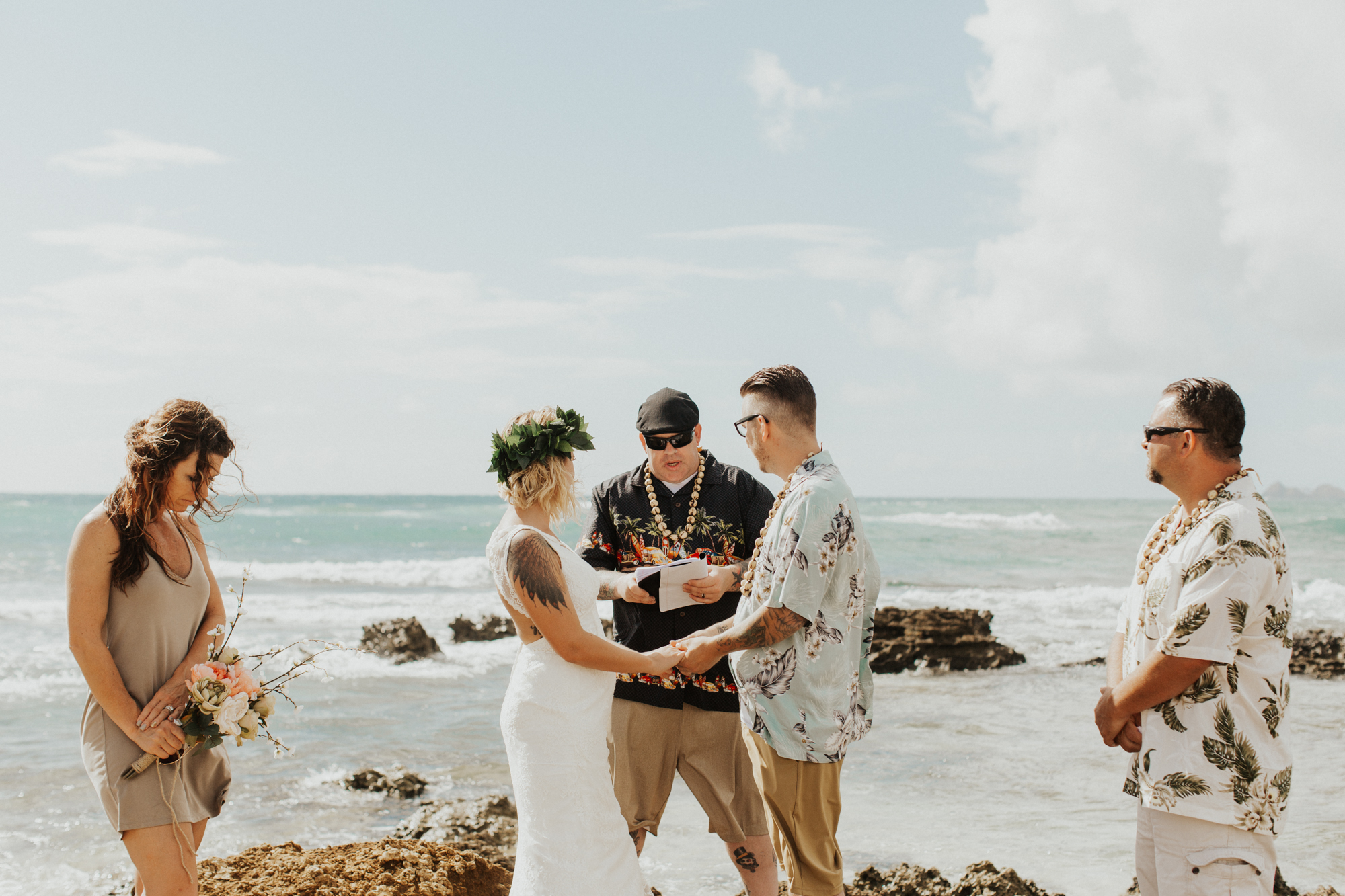 Oahu hawaii elopement wedding