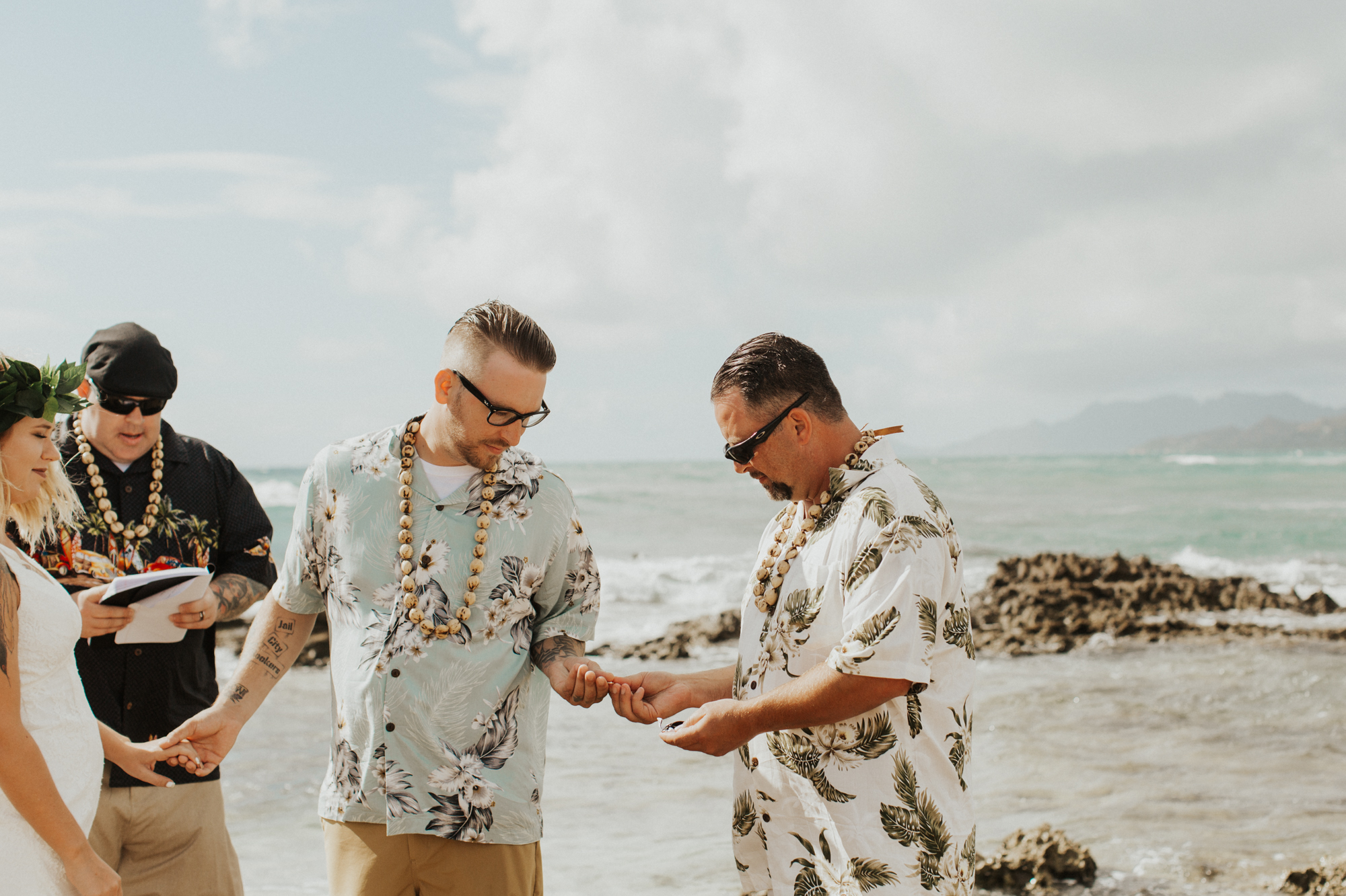 Oahu hawaii elopement wedding