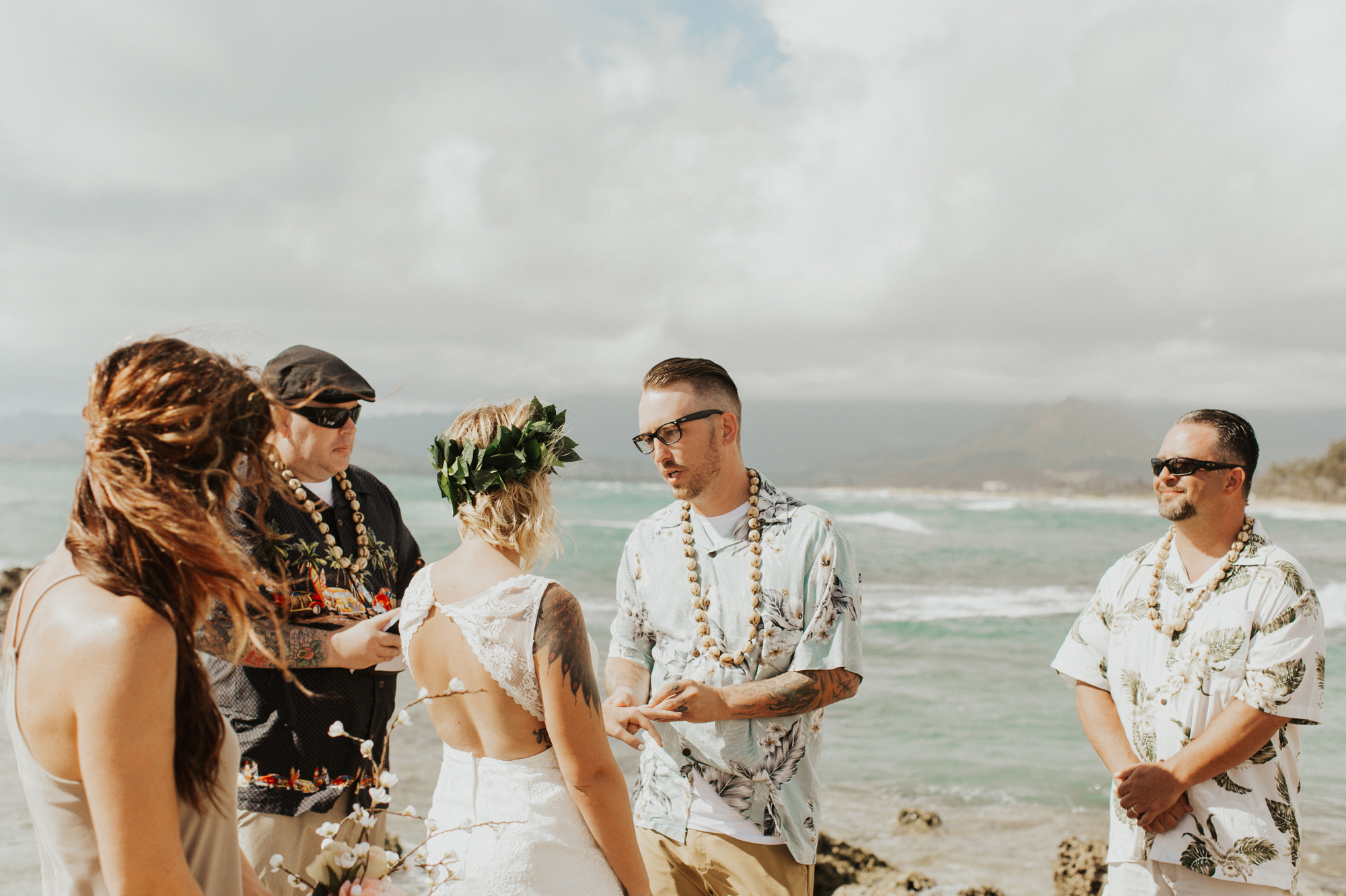 Oahu hawaii elopement wedding
