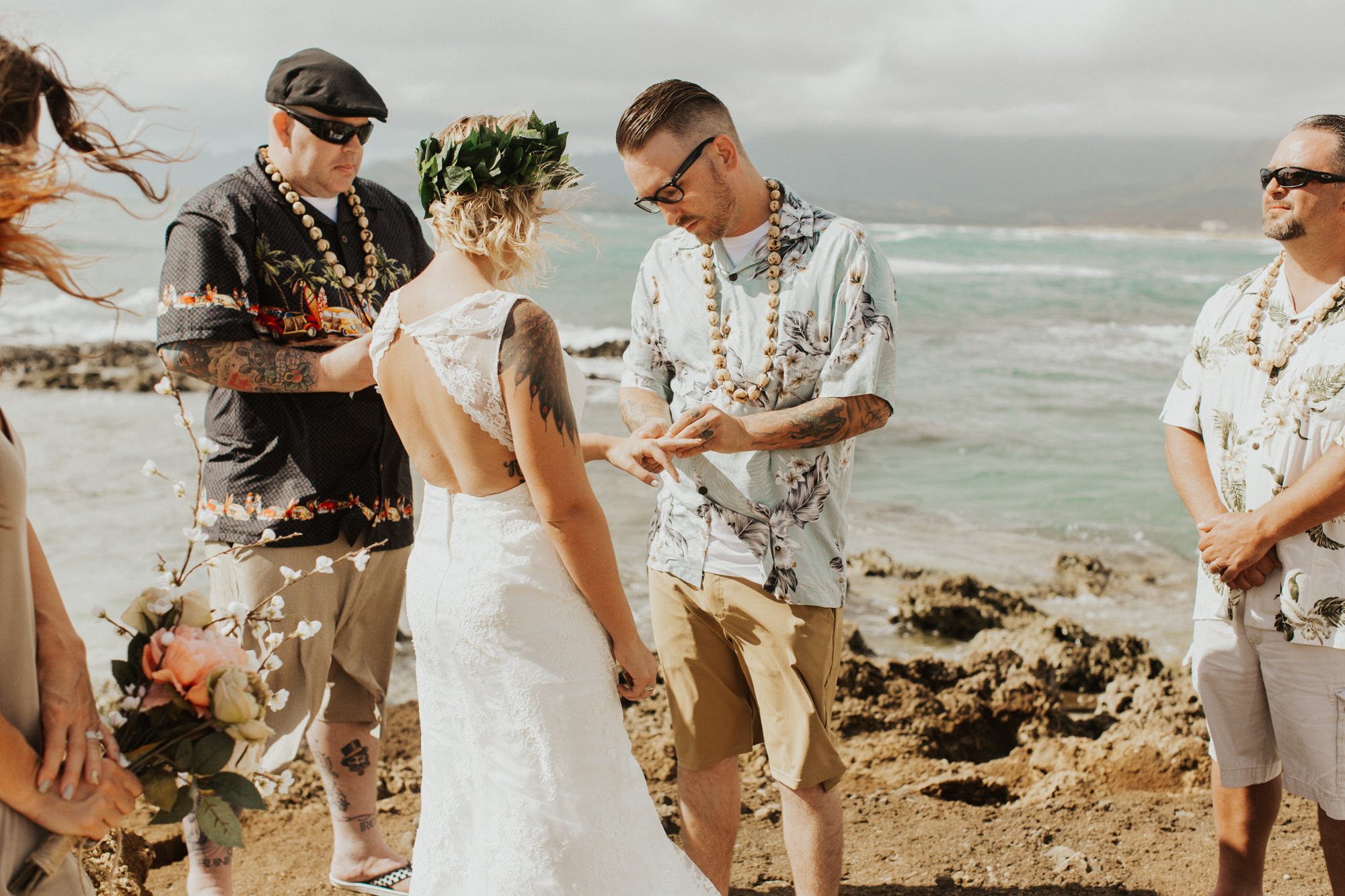 Oahu hawaii elopement wedding