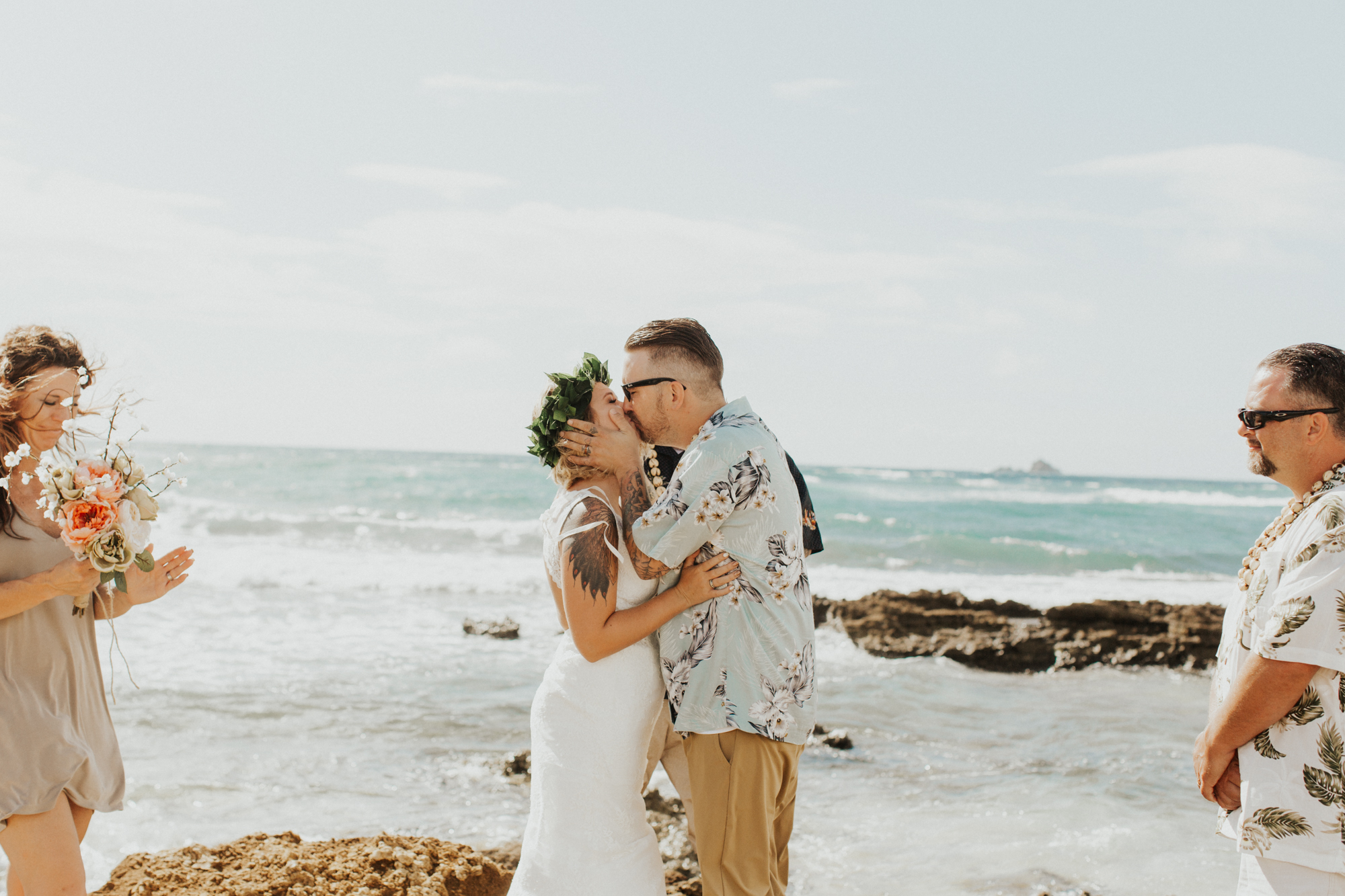 Oahu hawaii elopement wedding
