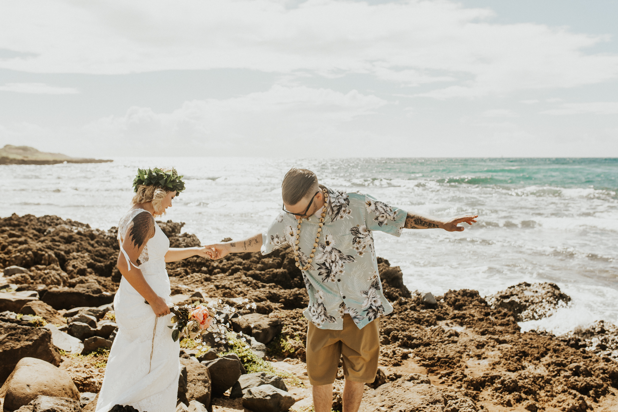 Oahu hawaii elopement wedding
