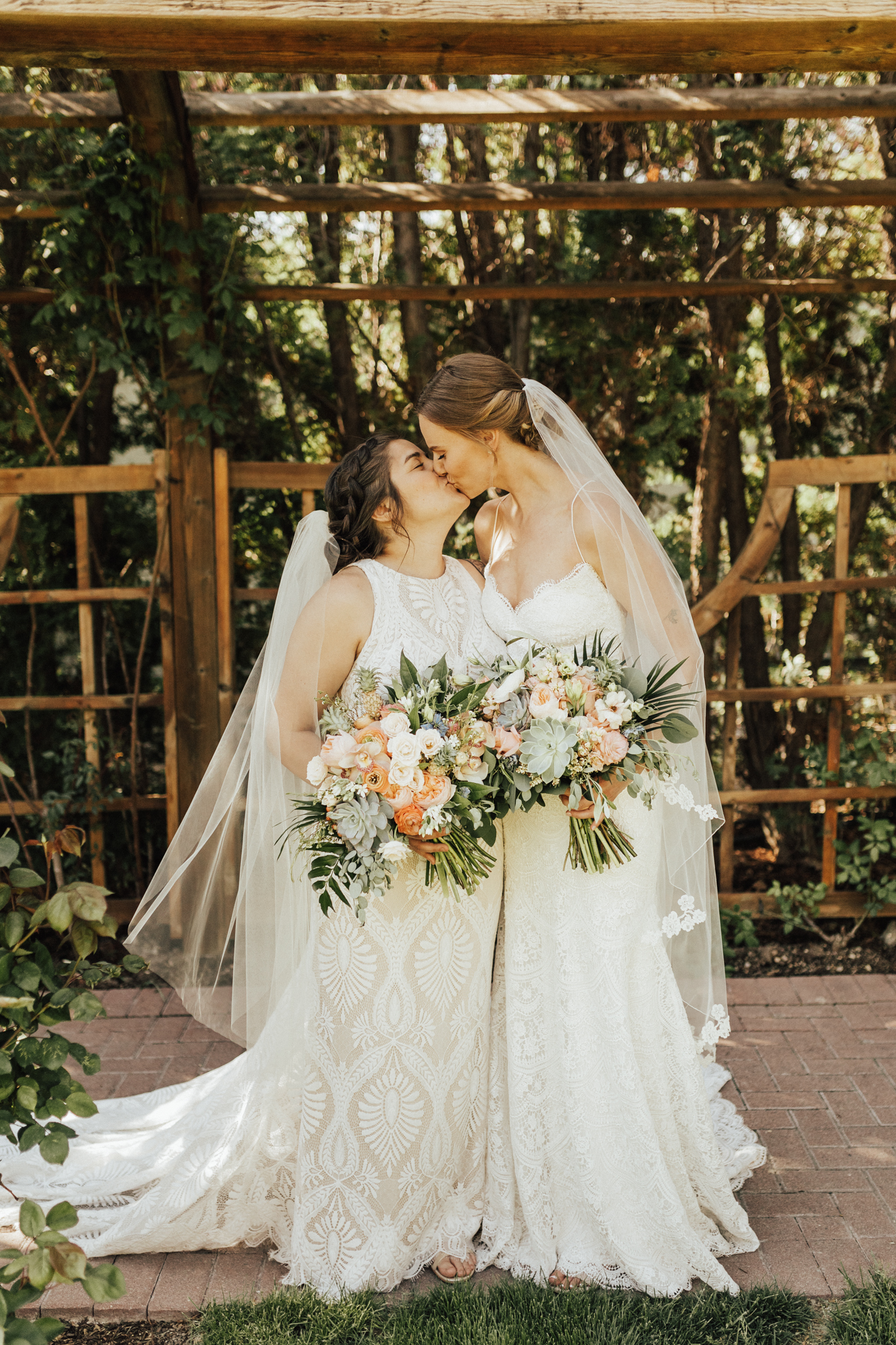 kalli and Amanda same sex hawaii wedding