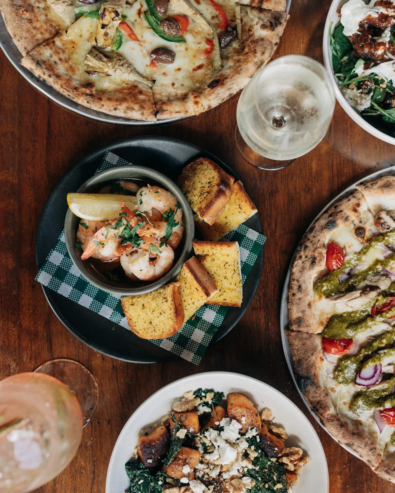We are open from lunch today and tomorrow! Come and join us from 11:30am for all your favourites 🍕🍝🥂🍺 #parrystgarage