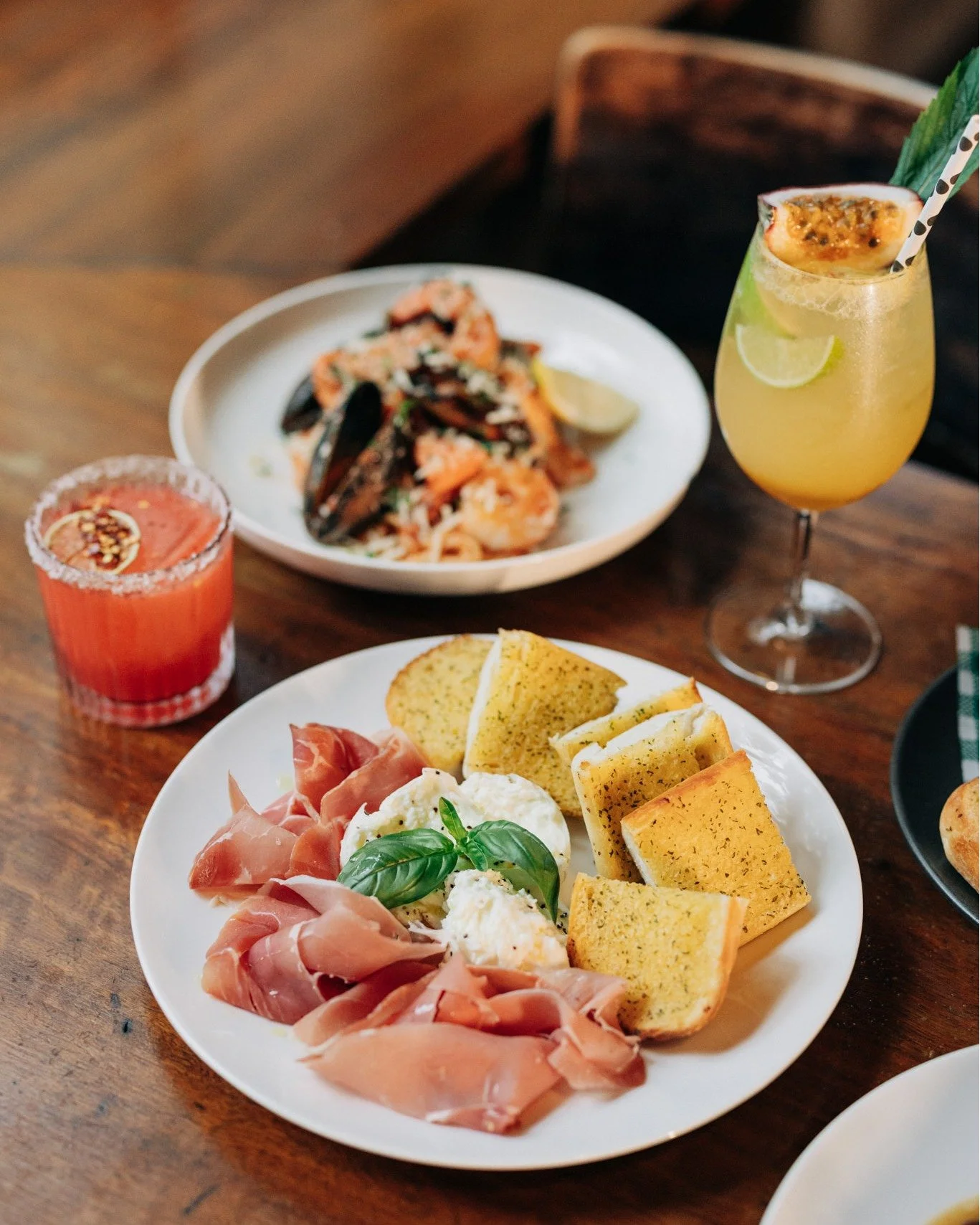 Open 7 days 🥂 #parrystgarage 🍕🍝🍻