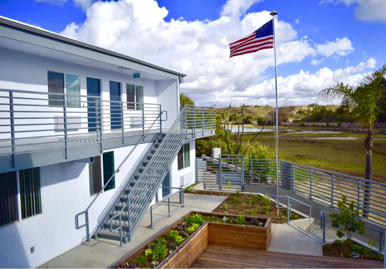 Newport Courtyard w Flag.jpg