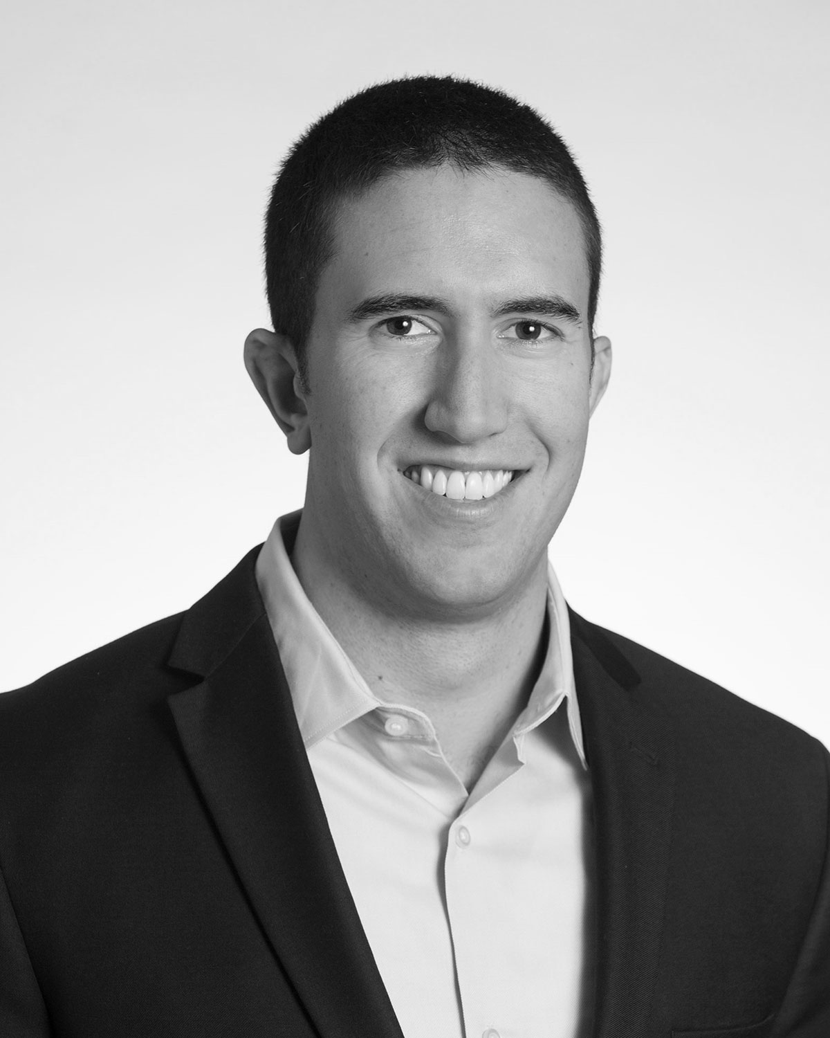 Tyler-Gildan-4-5-ratio-BW.jpg