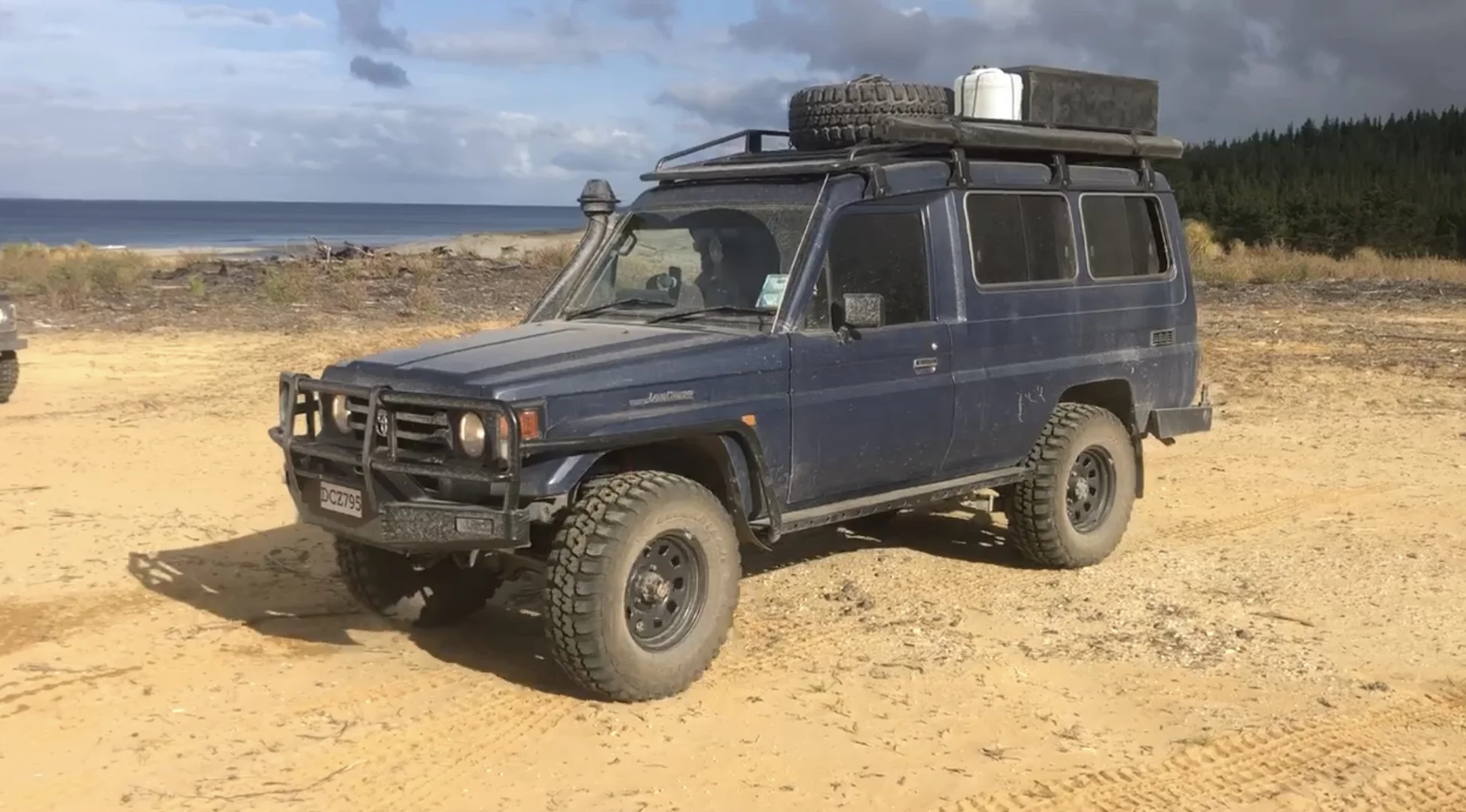 landcruisertroopy.jpg