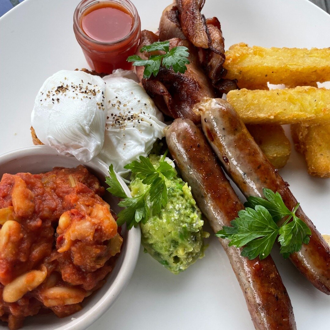 Craving a big Sunday brekky? 

Crispy bacon, sausages, eggs any way you want, toast, baked beans, smashed avocado and pea with zesty feta, crispy potato sticks, and our secret homemade relish.

Can you get through the L'Arte Feast in one go?