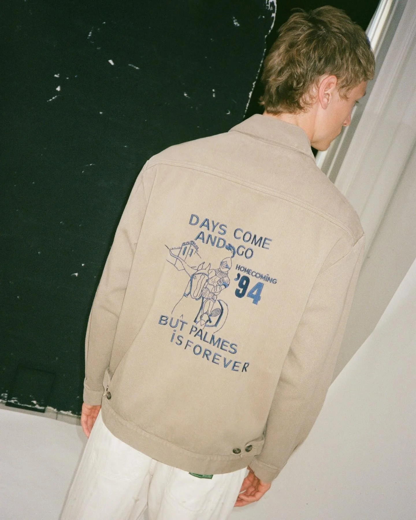 《ARTIFACTS - Palmes》 
#AW25 #秋冬男裝新品

Palmes 2025秋冬系列到店！
特別推薦Forever 工裝夾克，以有機棉斜紋布製成，經水洗處理呈現自然舊化質感，正背面刺繡品牌標誌與當季騎士圖騰，喜歡復古工裝風格的你別錯過了！亦有多款長褲可供挑選。

來自哥本哈根的現代網球服裝品牌 Palmes 以網球文化為基礎，設計出無論在網球場上或場外都能舒適穿著的休閒服裝，重新定義網球的休閒時尚。Palmes 大部分的服裝和配件在歐洲生產，多採用有機或可再利用的環保材料製成