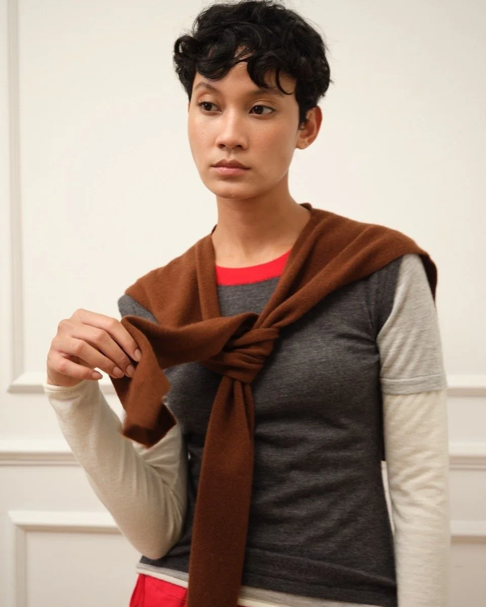 《ARTIFACTS - CUDDLEUP》 
#喀什米爾羊毛🐑 #全新品牌

CUDDLEUP 創立於 2024 年，源自對傳統毛衣的深厚熱愛，並以現代視角重新詮釋精緻羊絨，專注於打造高品質的羊絨服裝系列，讓每一件作品都能成為衣櫥中歷久彌新的存在。品牌以大膽色彩與俏皮細節為特色，同時始終堅守對頂級材質品質與精湛手工技藝的最高標準。

2026 早春CUDDLEUP 將目光轉向內心，打造一處柔軟而溫暖的庇護之所，讓奇趣與舒適自在流動。特別推薦層次設計長袖上衣，以 100% 喀什米爾羊毛製成，柔