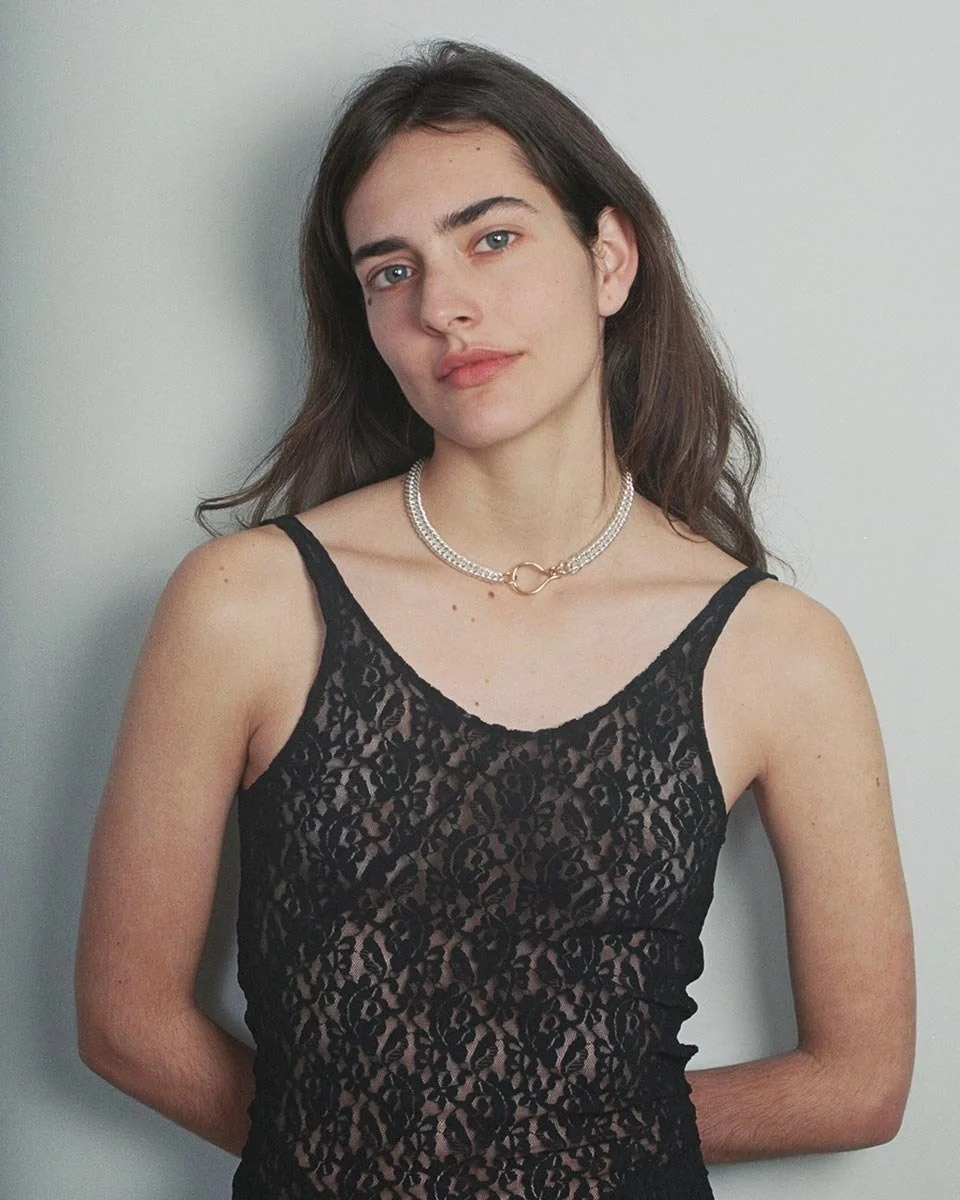 《ARTIFACTS - BEATRIZ PALACIOS》
#全新引進 #西班牙品牌🇪🇸

來自西班牙馬德里的當代珠寶品牌 BEATRIZ PALACIOS 成立於 2011 年。品牌靈感汲取自歷史文化、藝術、電影與音樂，並融合過去與未來的美學，以獨特永恆的視角詮釋女性的美。BEATRIZ PALACIOS 堅持高品質與精湛手工工藝，每一件作品皆於馬德里的工作坊中精心完成。

典雅而永恆的珍珠系列選用細緻淡水珍珠打造，珍珠結合波浪線條設計，展現柔美氣質之餘亦富設計巧思。特別推薦珍珠開口戒，