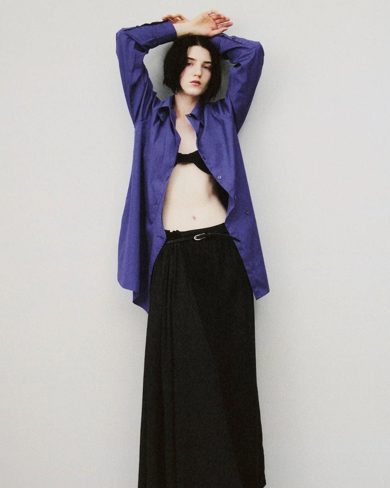 《ARTIFACTS - OUR LEGACY》 
#SS26 #女裝首次引進💜

ARTIFACTS 除了持續選入 OUR LEGACY 男裝系列外，本季也首次引進了女裝系列。為慶祝品牌成立 20 週年，本季以「B-SIDES」為主題，選擇以低調、沉穩的方式回望演變歷程。適合春夏的濃郁紫色襯衫，以修長的直筒為版型，正面以短開襟與弧形延伸設計，營造半包覆造型；亦有多款經典牛仔褲與配件可供挑選。

OUR LEGACY 是由 Jockum Hallin、Cristopher Nying 和 Ri