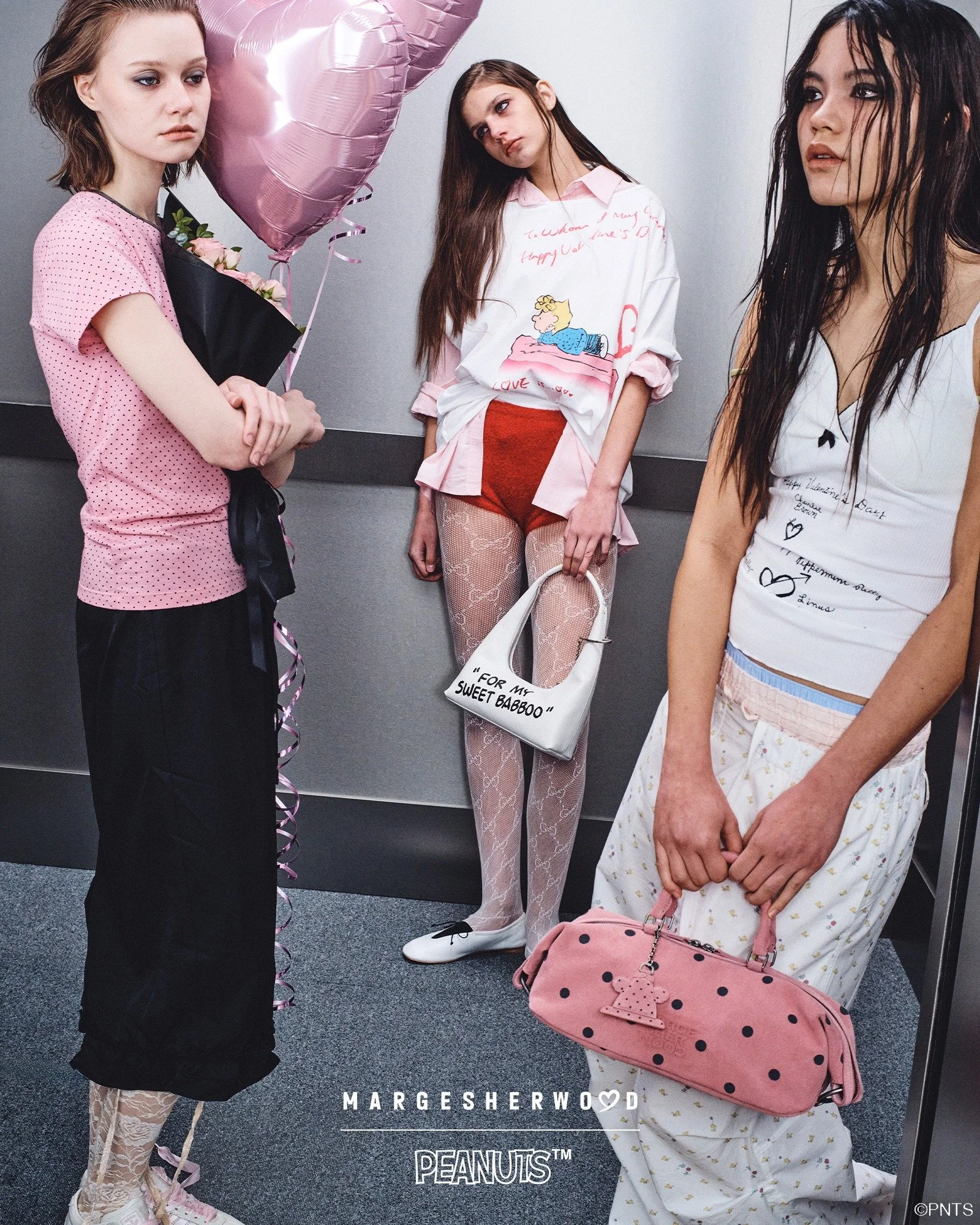 《ARTIFACTS - MARGESHERWOOD &times; PEANUTS POP-UP STORE》
#Snoopy #Peanuts #情人節禮物推薦💝

本次聯名系列「愛的告白 Love Confession」 ，核心元素包含 「For my sweet babboo」 字樣與愛心蕾絲細節，靈感來自 Sally 對 Linus 的親暱稱呼以及她所寫的情書。Sally 表達愛意的各種元素，以當代風格呈現 PEANUTS 可愛而浪漫的精神。MARGESHERWOOD 以真誠與風趣的