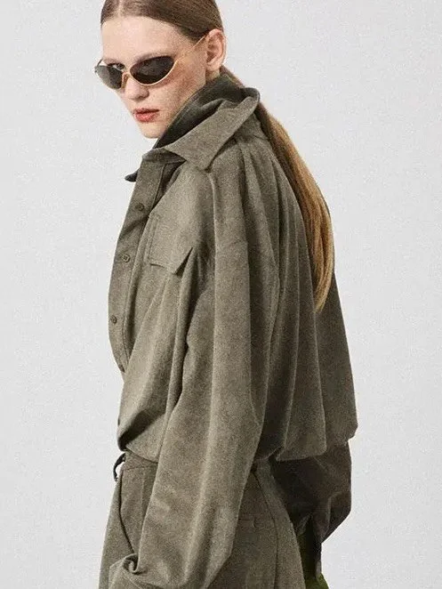 《ARTIFACTS - La Piscine》 
#女裝新品 #FW26

La Piscine 在 2024 年由 Alice Moraschini 和 Giovanni Muracchini 夫妻於米蘭成立。專為現代女性打造的時裝品牌，將永恆優雅與現代精緻完美融合，靈感來自Jacques Deray經典電影《La Piscine》那份靜謐的美感。品牌風格簡約而高級，結合義大利的創意美學與韓國的精湛工藝，賦予女性自信與魅力。
-
📍ARTIFACTS｜微風廣場／新光三越A4
-
#LaPi