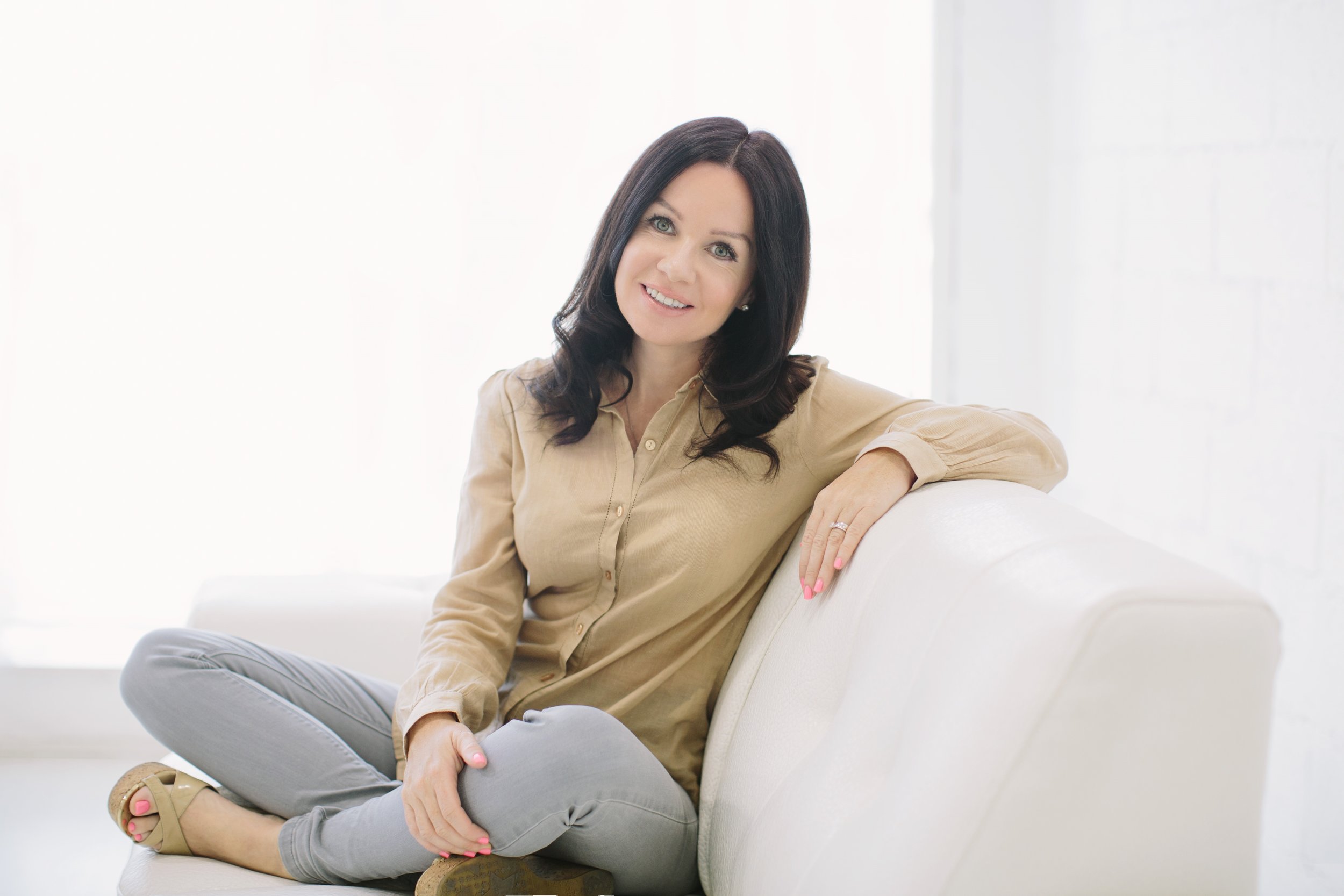 NEW PHOTOS - RELAXED SITTING IMAGE 2016 EMMA CARBERY.jpg