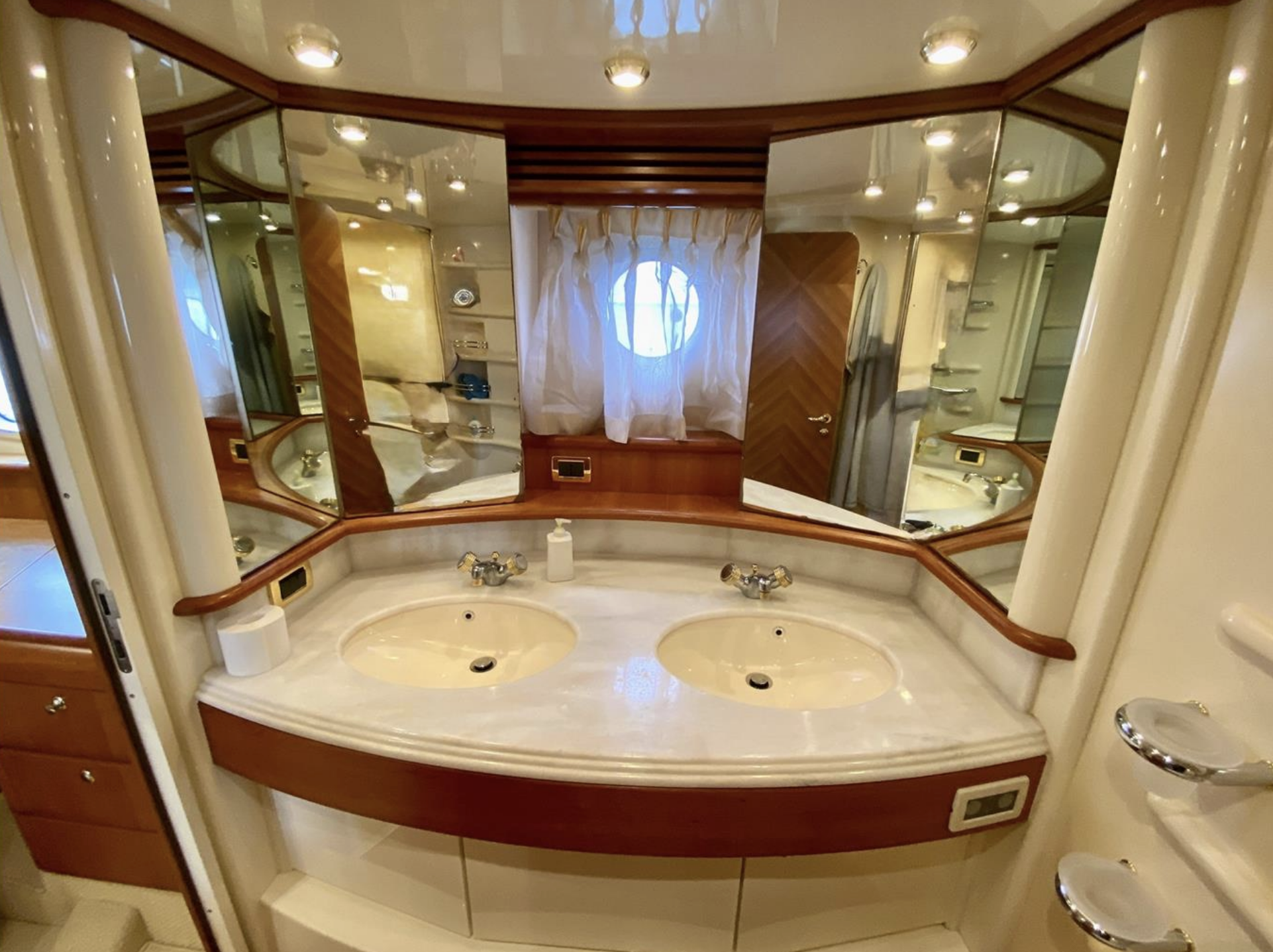 SmartYacht_Azimut 68 Evo_8.png