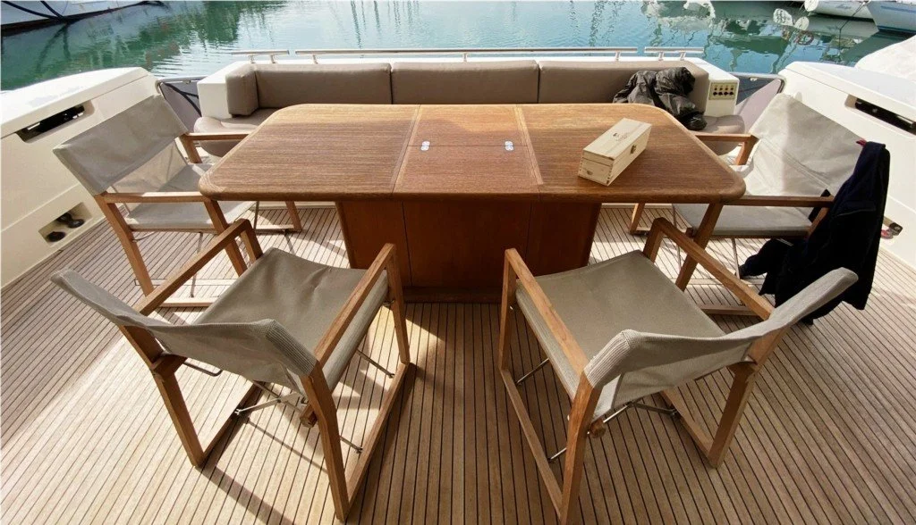Ferretti_800_04.jpg
