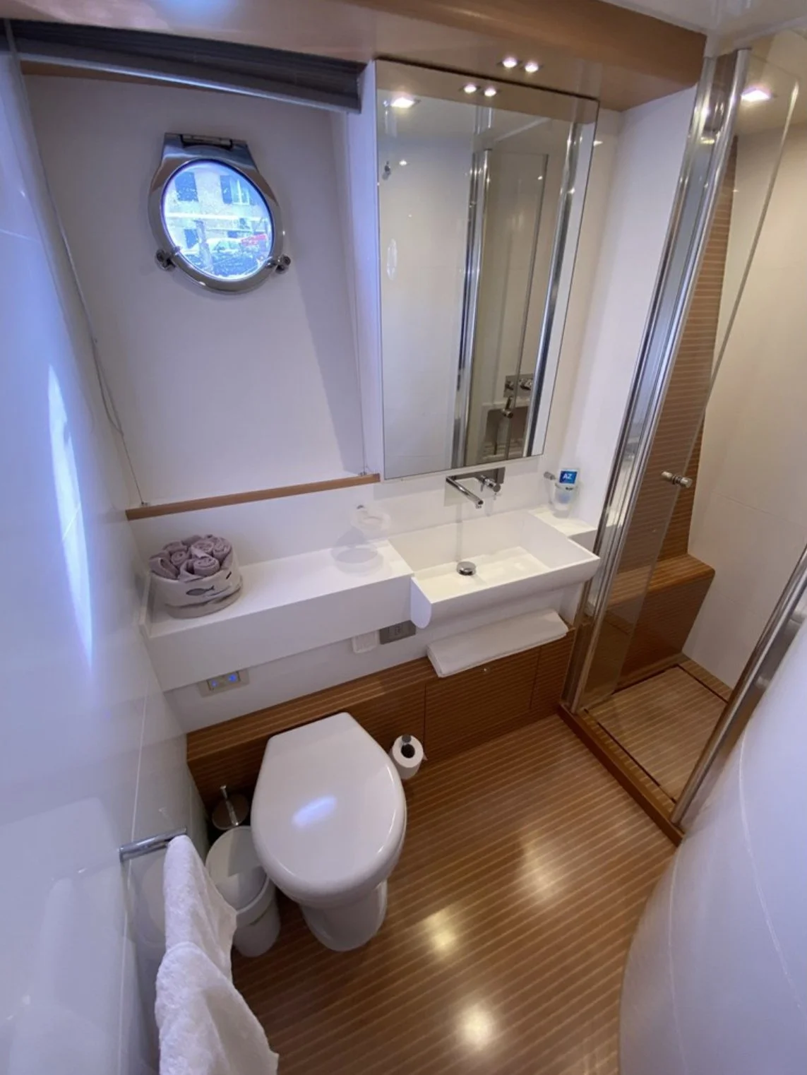 Ferretti_800_19.jpg