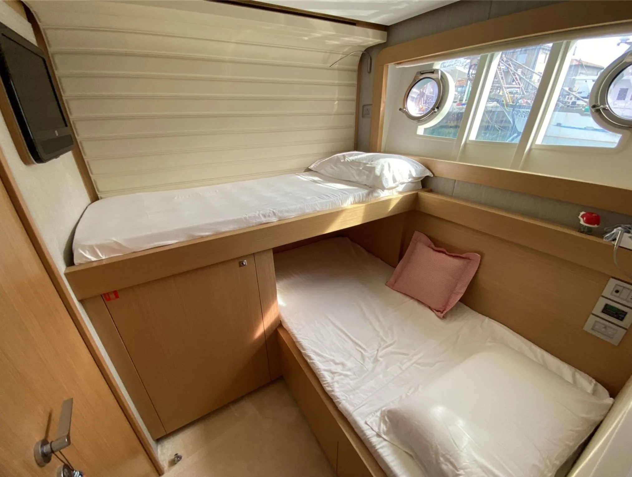 Ferretti_800_20.jpg