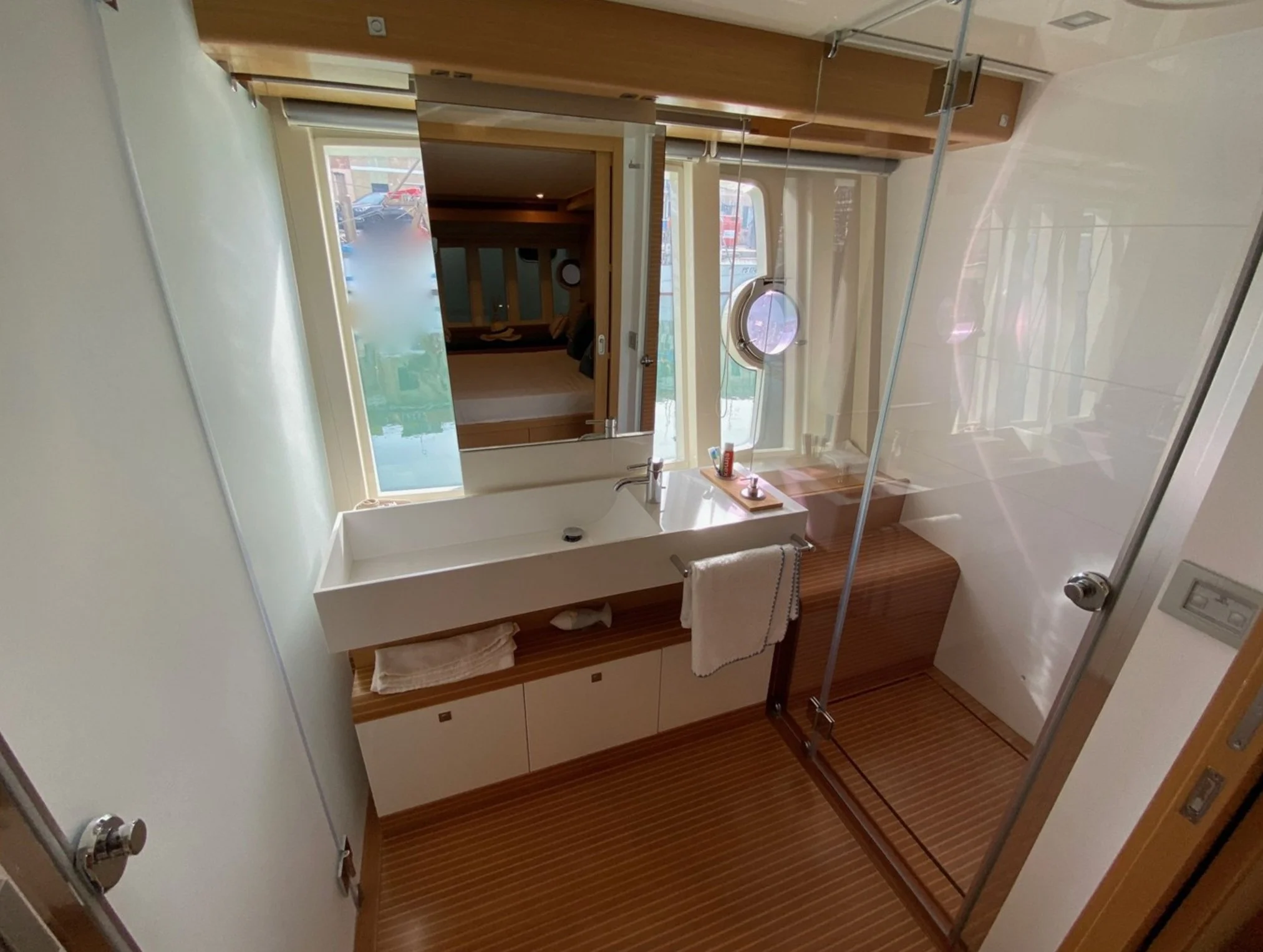 Ferretti_800_21.jpg