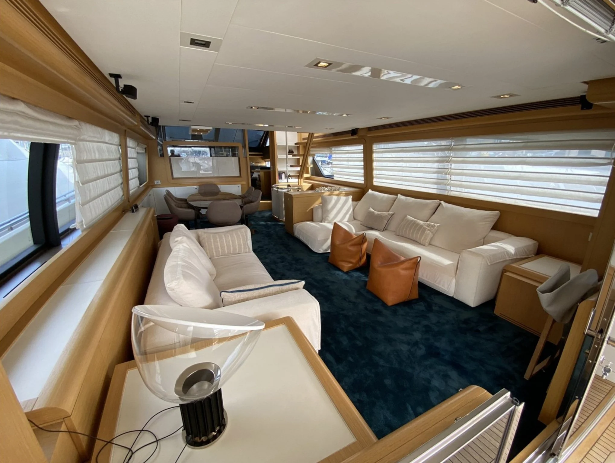 Ferretti_800_05.jpg