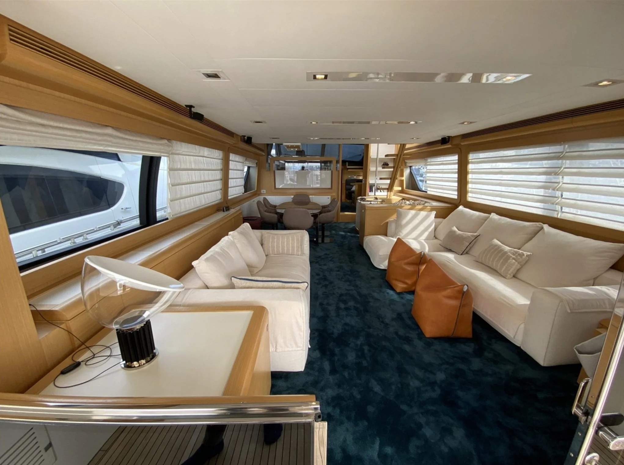 Ferretti_800_06.jpg
