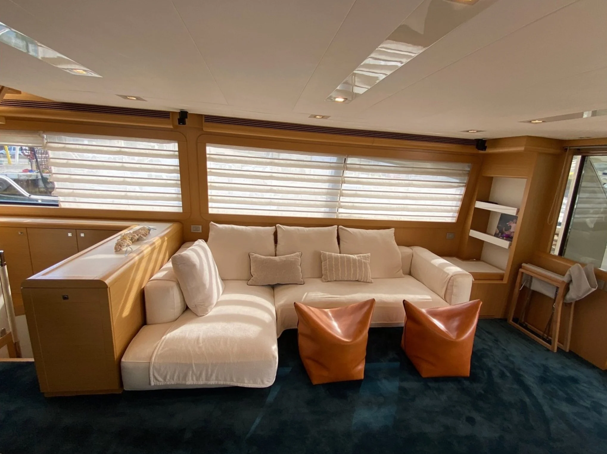 Ferretti_800_07.jpg